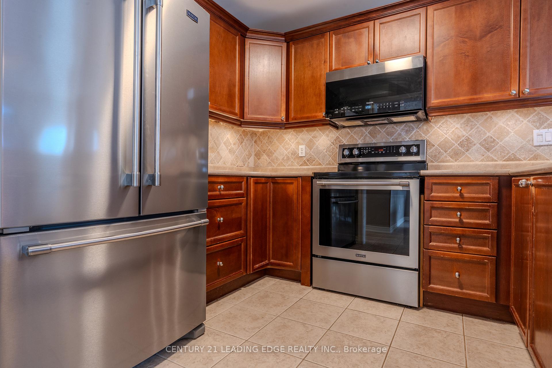 Photo 9 of 23 Northgrove Crescent, Whitby, Brooklin — HOMEH