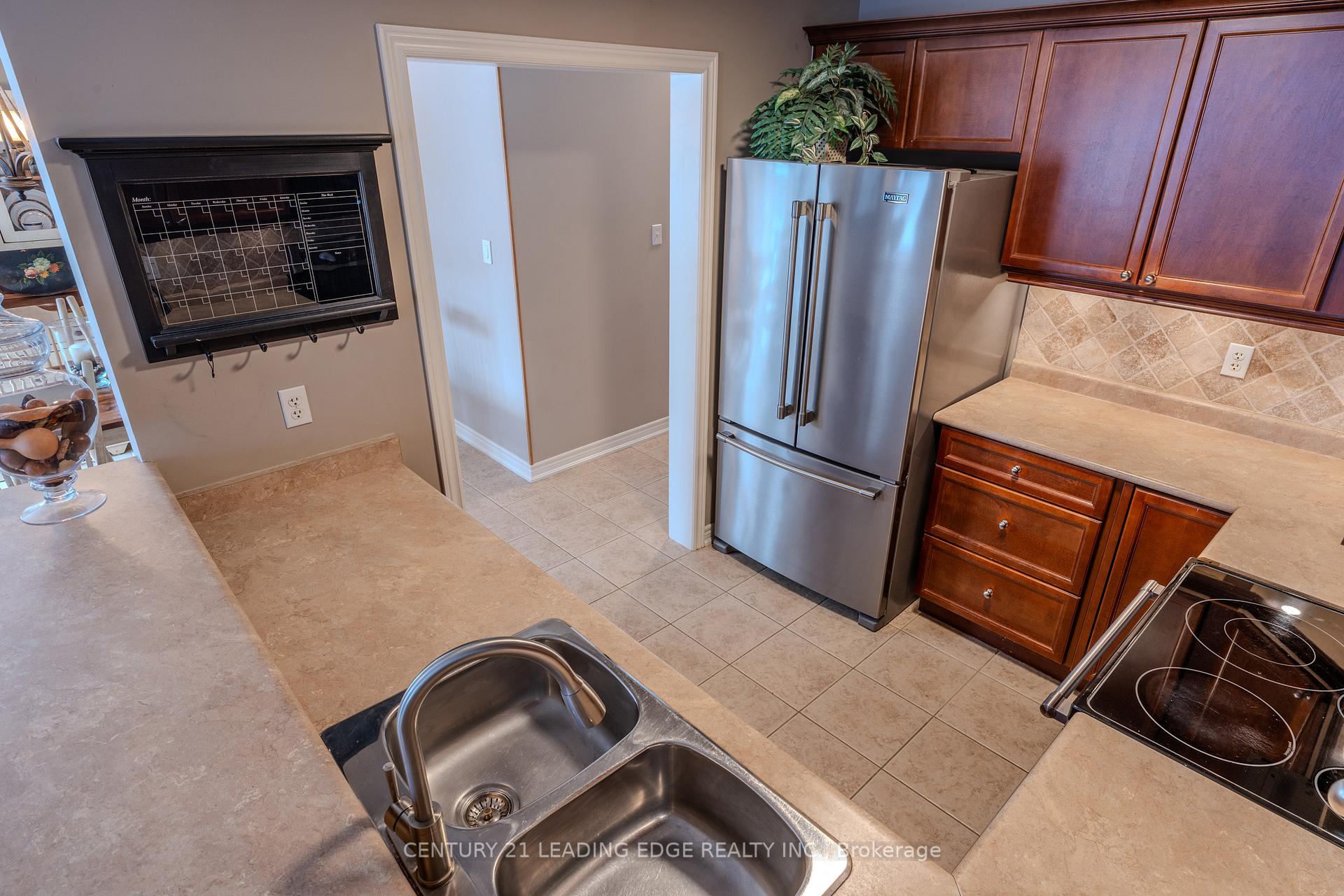 Photo 10 of 23 Northgrove Crescent, Whitby, Brooklin — HOMEH