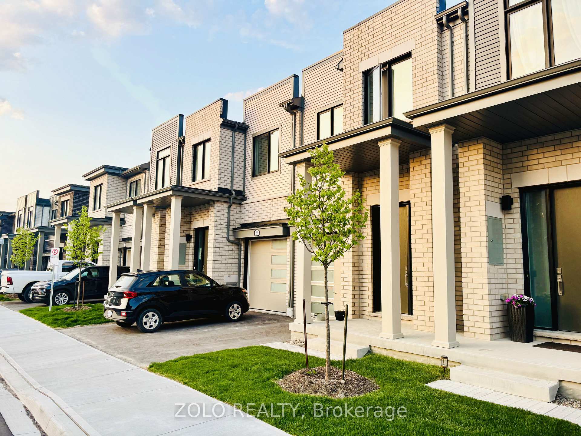 Photo 2 of 7 Sorbara Way, Whitby, Brooklin — HOMEH