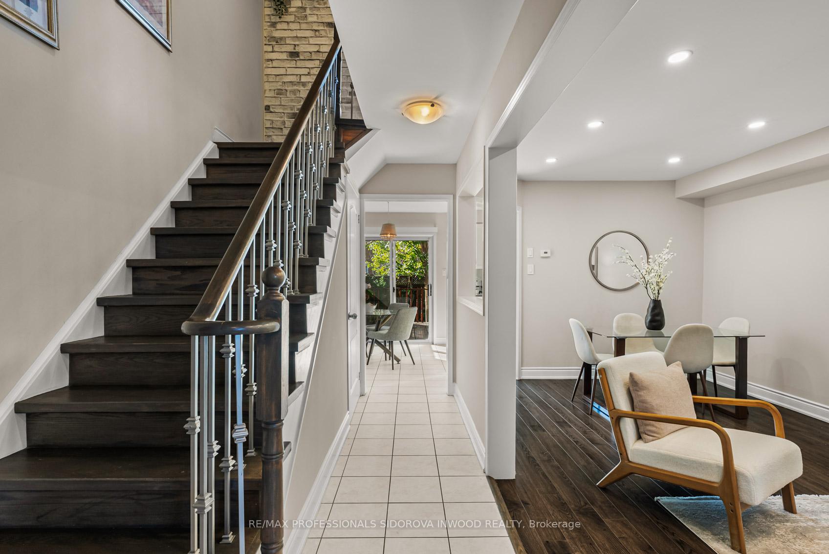 Photo 3 of 106 Lucena Crescent, Vaughan, Maple — HOMEH