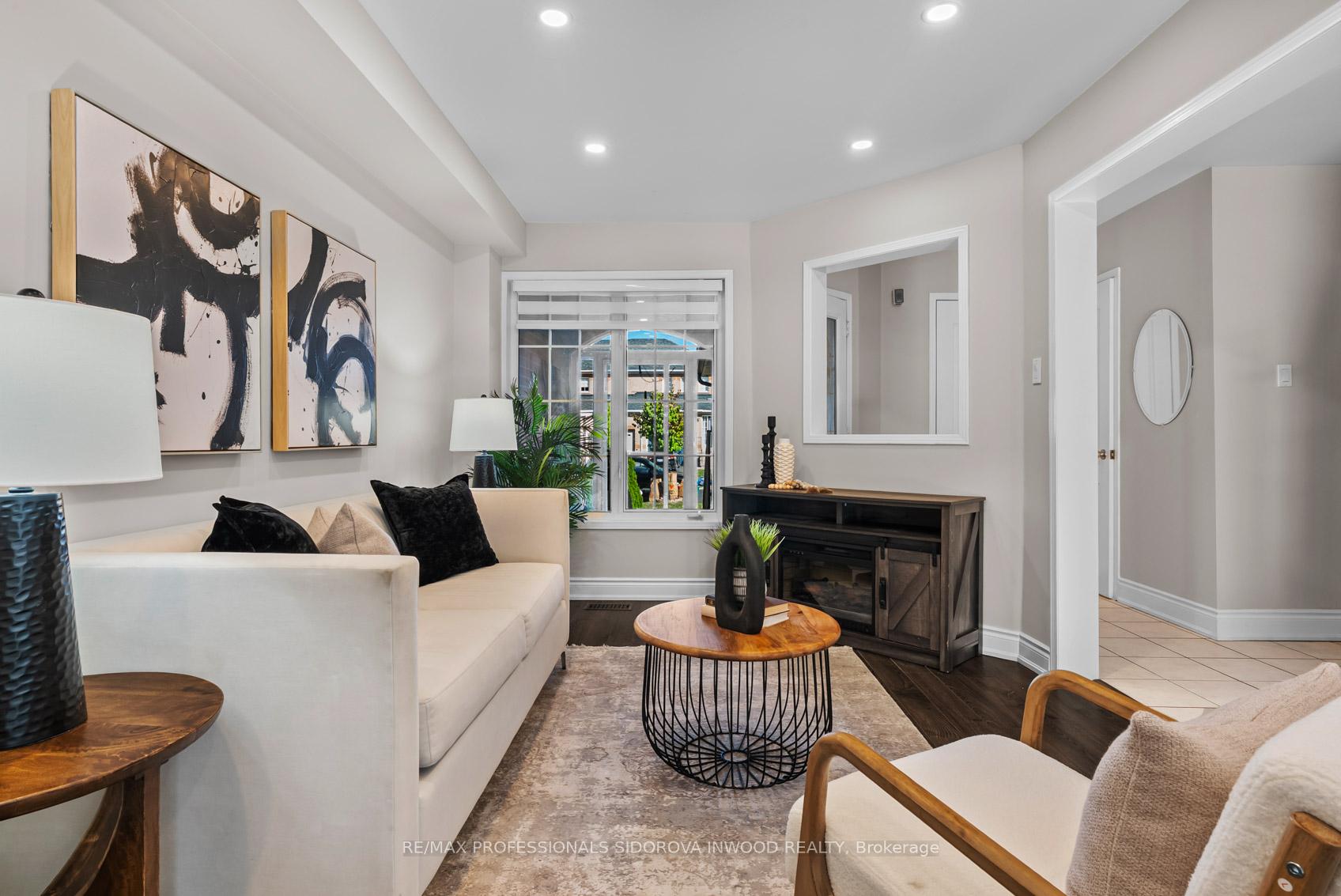 Photo 5 of 106 Lucena Crescent, Vaughan, Maple — HOMEH