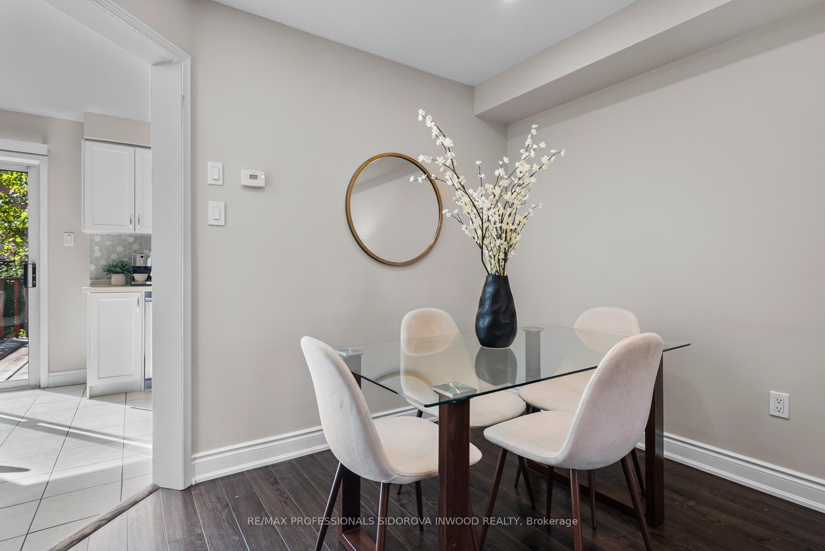 Photo 7 of 106 Lucena Crescent, Vaughan, Maple — HOMEH