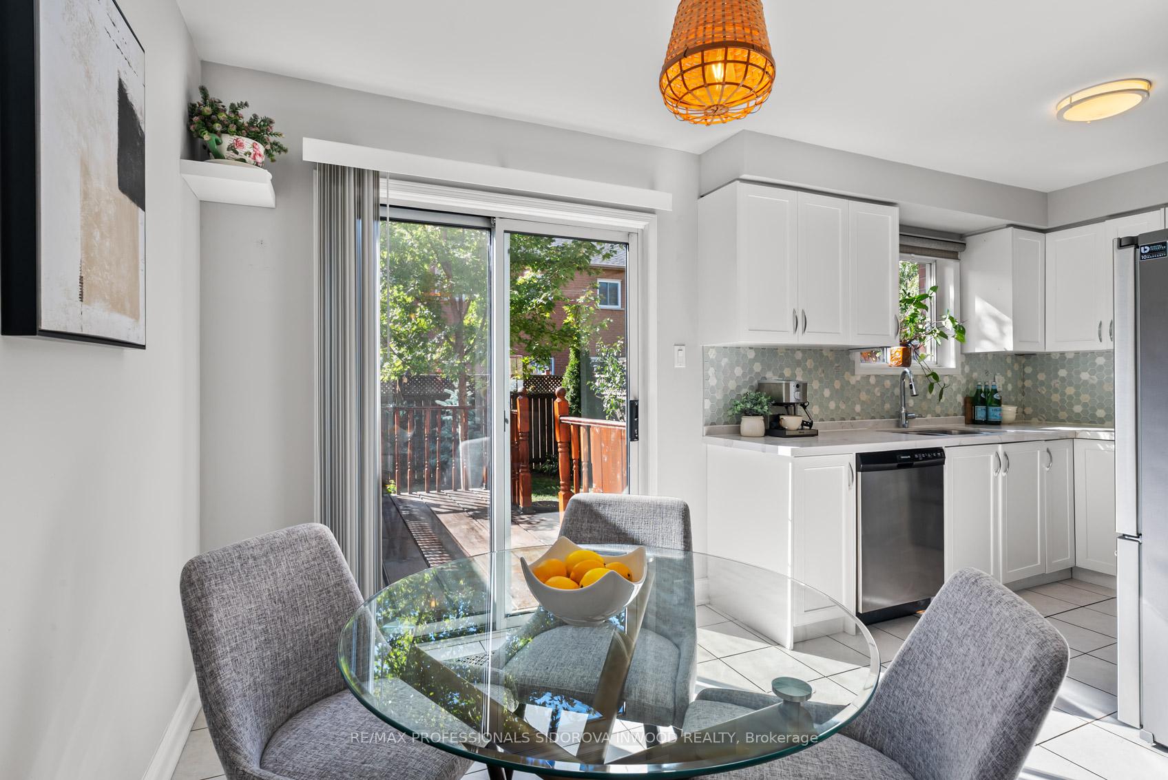 Photo 9 of 106 Lucena Crescent, Vaughan, Maple — HOMEH