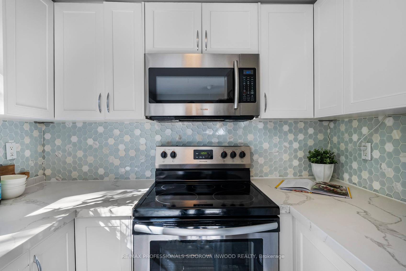 Photo 11 of 106 Lucena Crescent, Vaughan, Maple — HOMEH