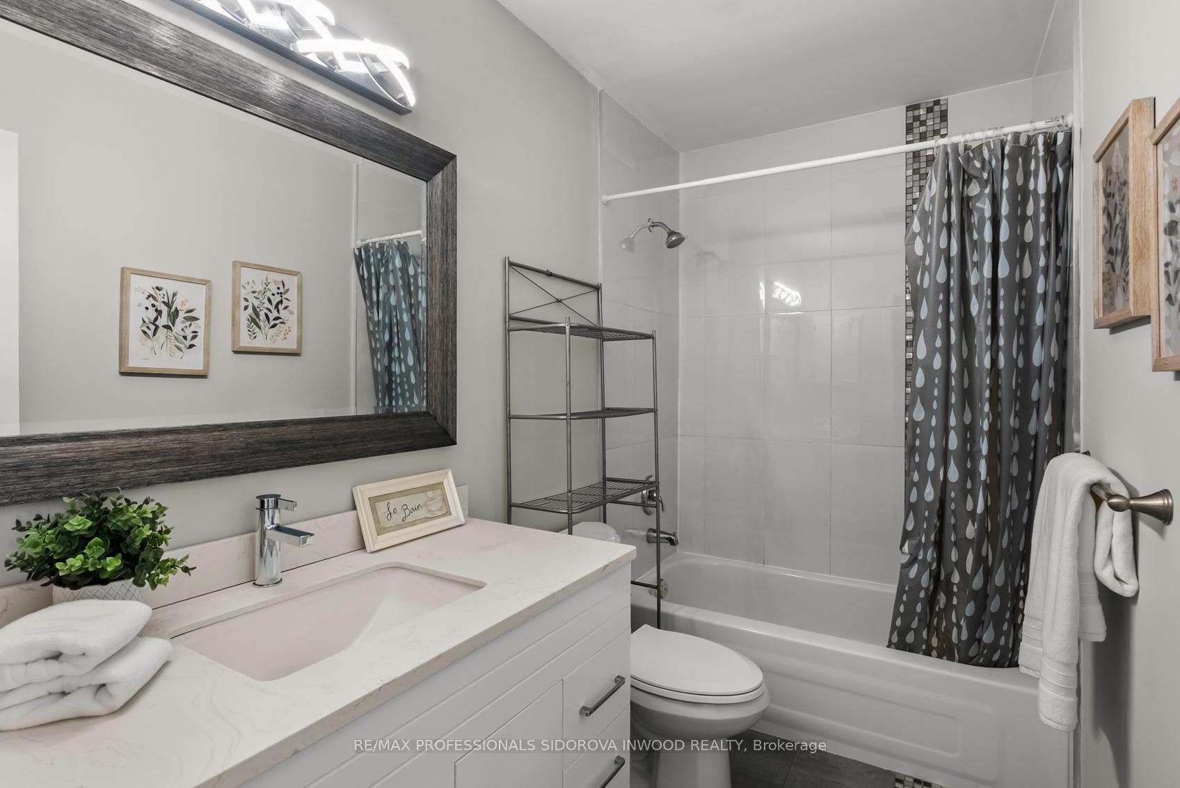 Photo 25 of 106 Lucena Crescent, Vaughan, Maple — HOMEH