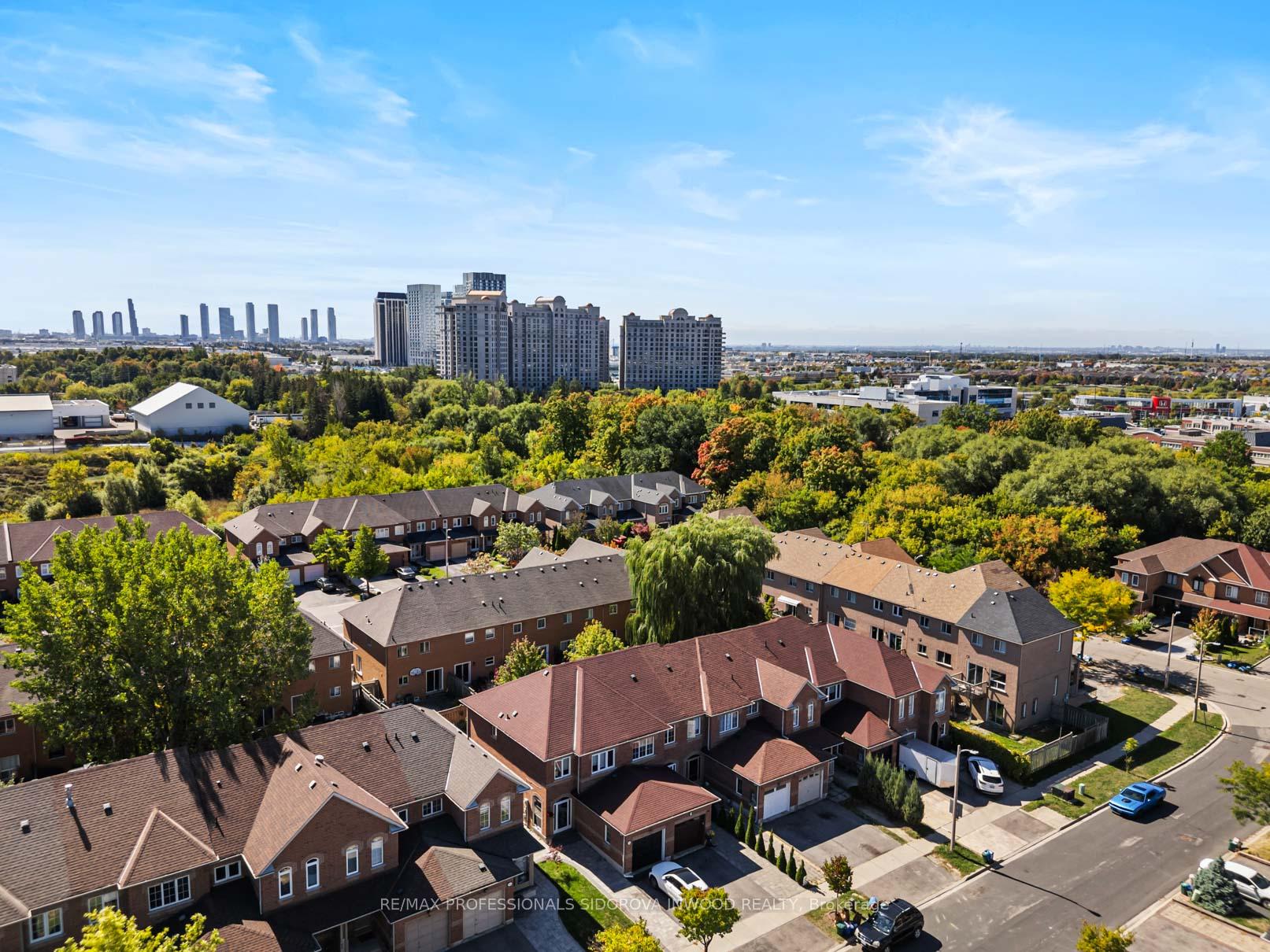 Photo 37 of 106 Lucena Crescent, Vaughan, Maple — HOMEH