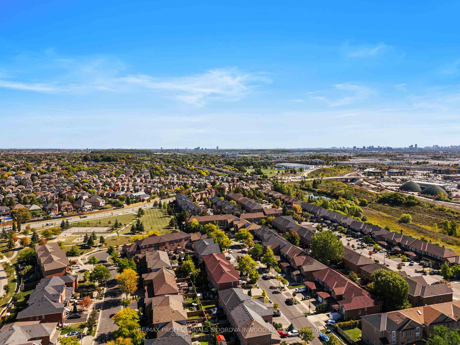 Photo 40 of 106 Lucena Crescent, Vaughan, Maple — HOMEH