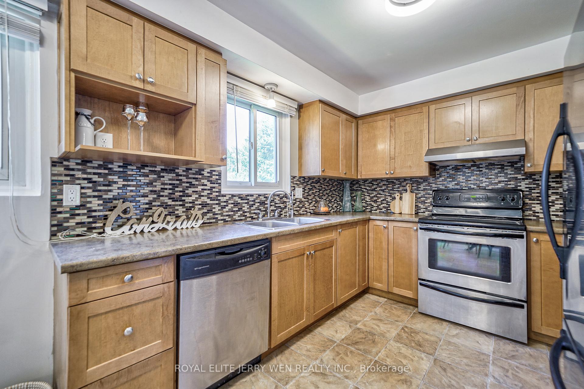 Photo 9 of 8 Deerfield Court, Whitby, Lynde Creek — HOMEH