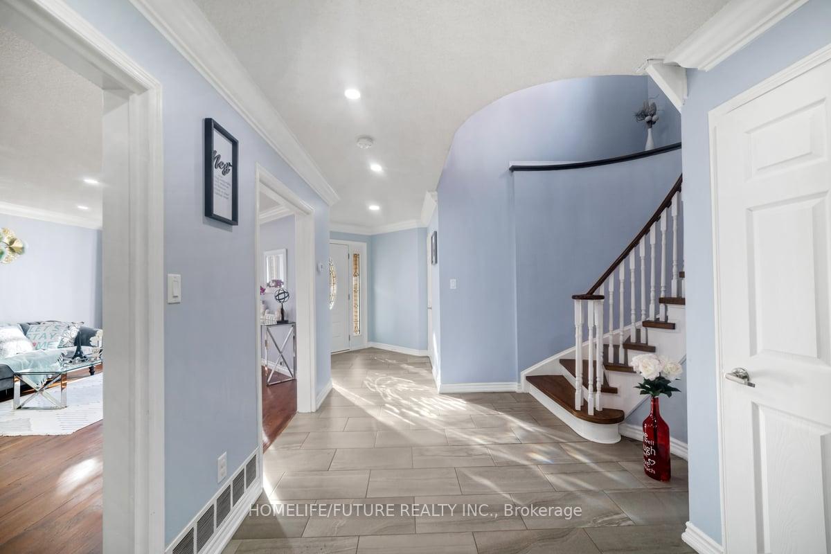 Photo 5 of 56 Ringwood Drive, Whitby, Rolling Acres — HOMEH