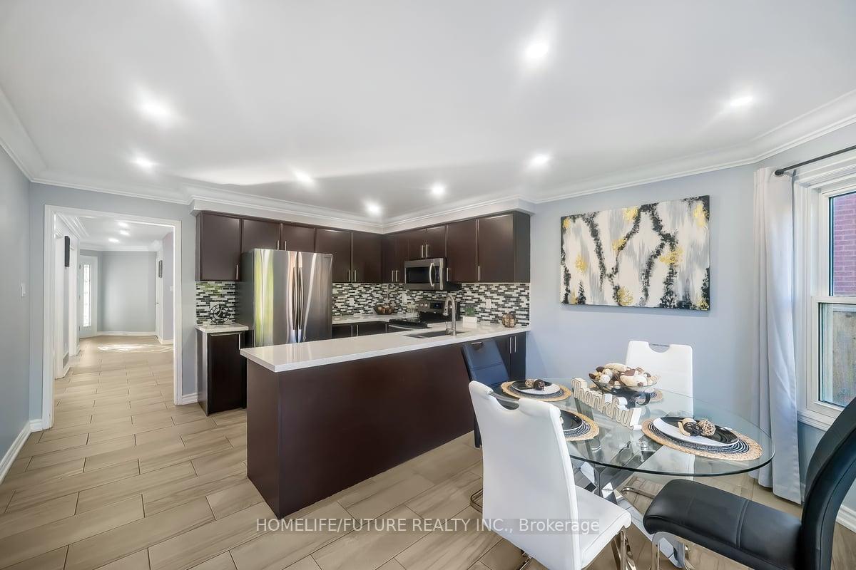 Photo 11 of 56 Ringwood Drive, Whitby, Rolling Acres — HOMEH
