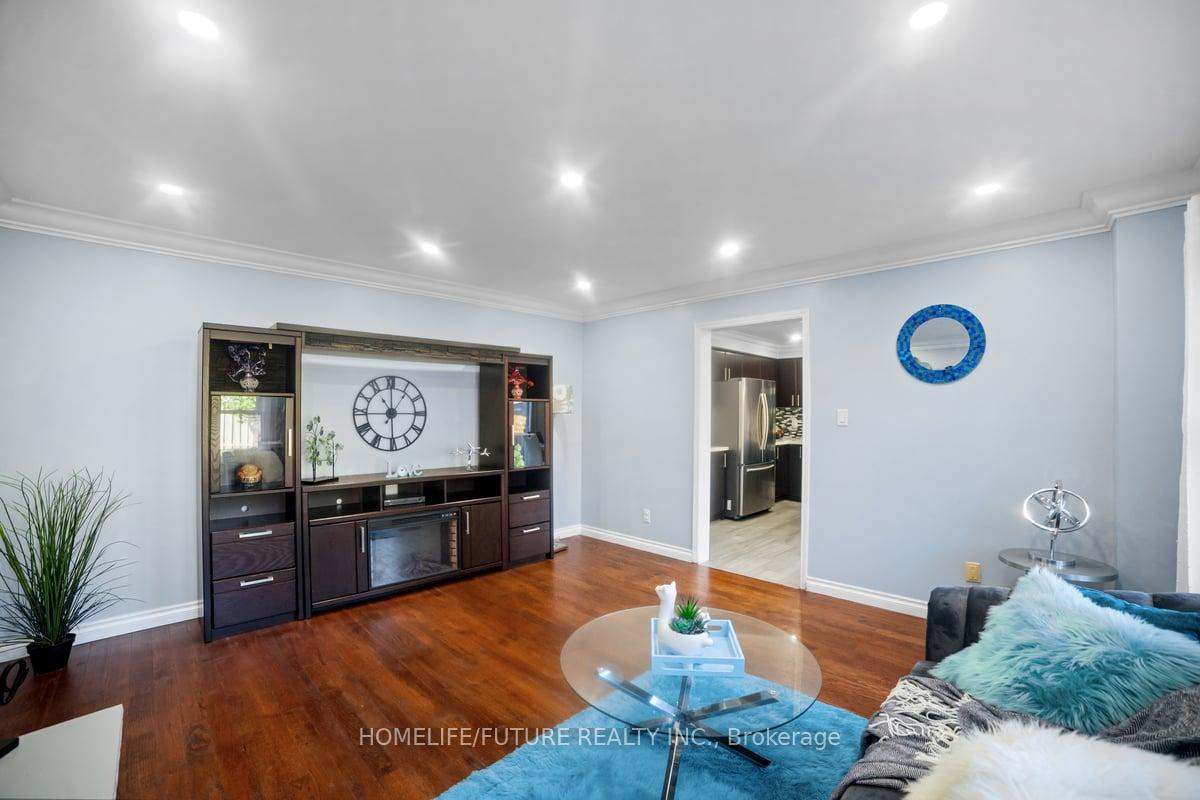Photo 16 of 56 Ringwood Drive, Whitby, Rolling Acres — HOMEH