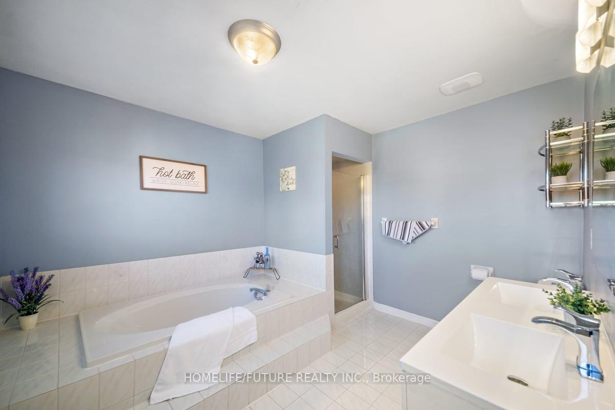 Photo 20 of 56 Ringwood Drive, Whitby, Rolling Acres — HOMEH