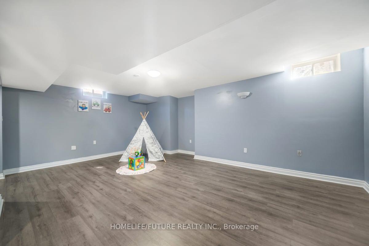 Photo 26 of 56 Ringwood Drive, Whitby, Rolling Acres — HOMEH
