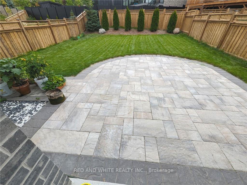 Photo 3 of 220 Ladyslipper Drive, Waterloo — HOMEH