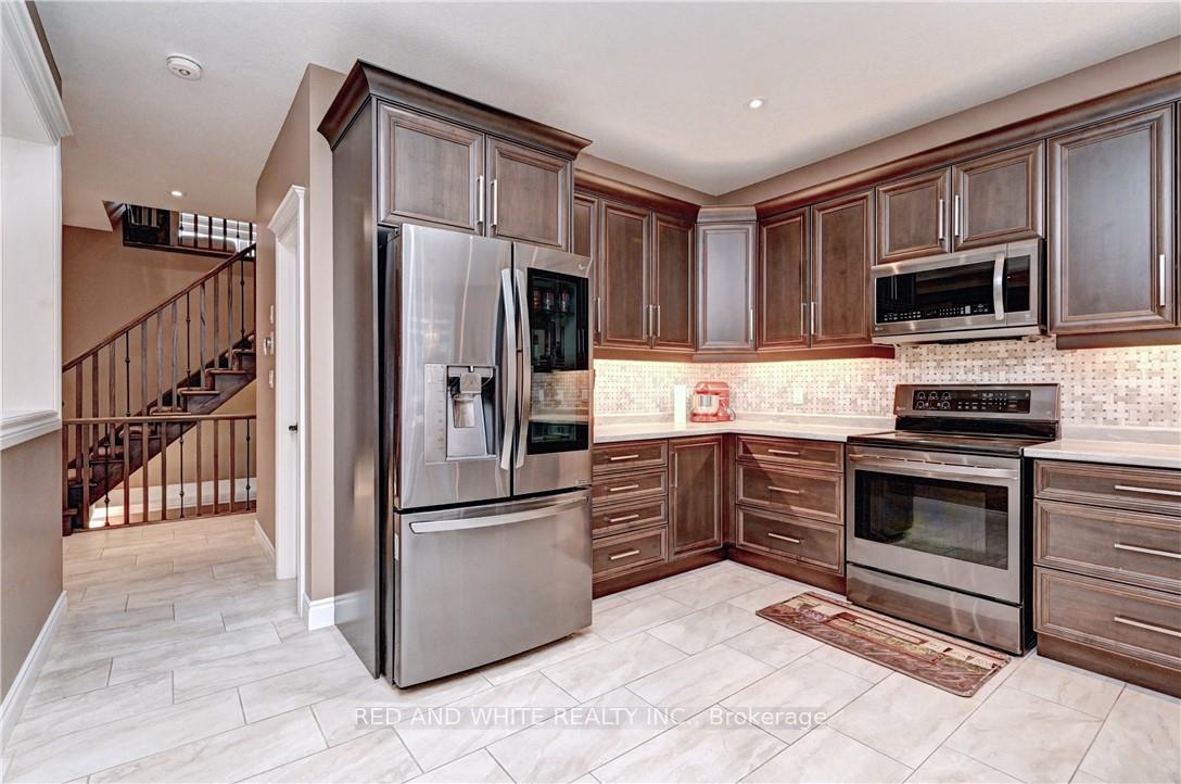 Photo 10 of 220 Ladyslipper Drive, Waterloo — HOMEH