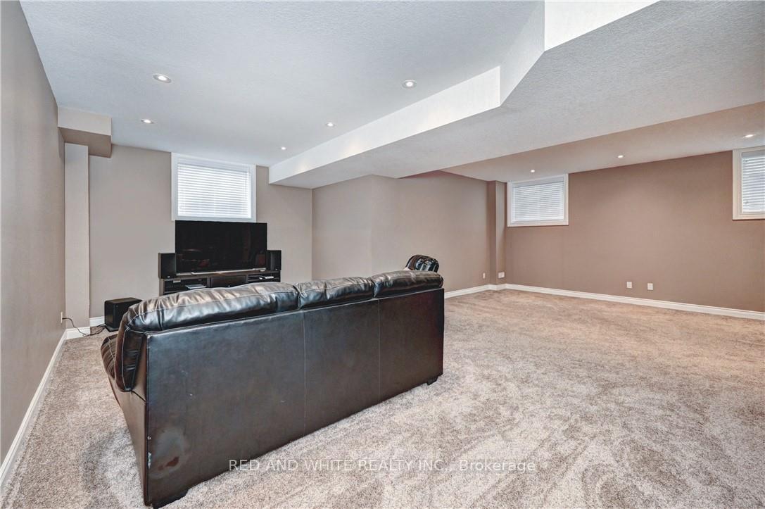 Photo 40 of 220 Ladyslipper Drive, Waterloo — HOMEH