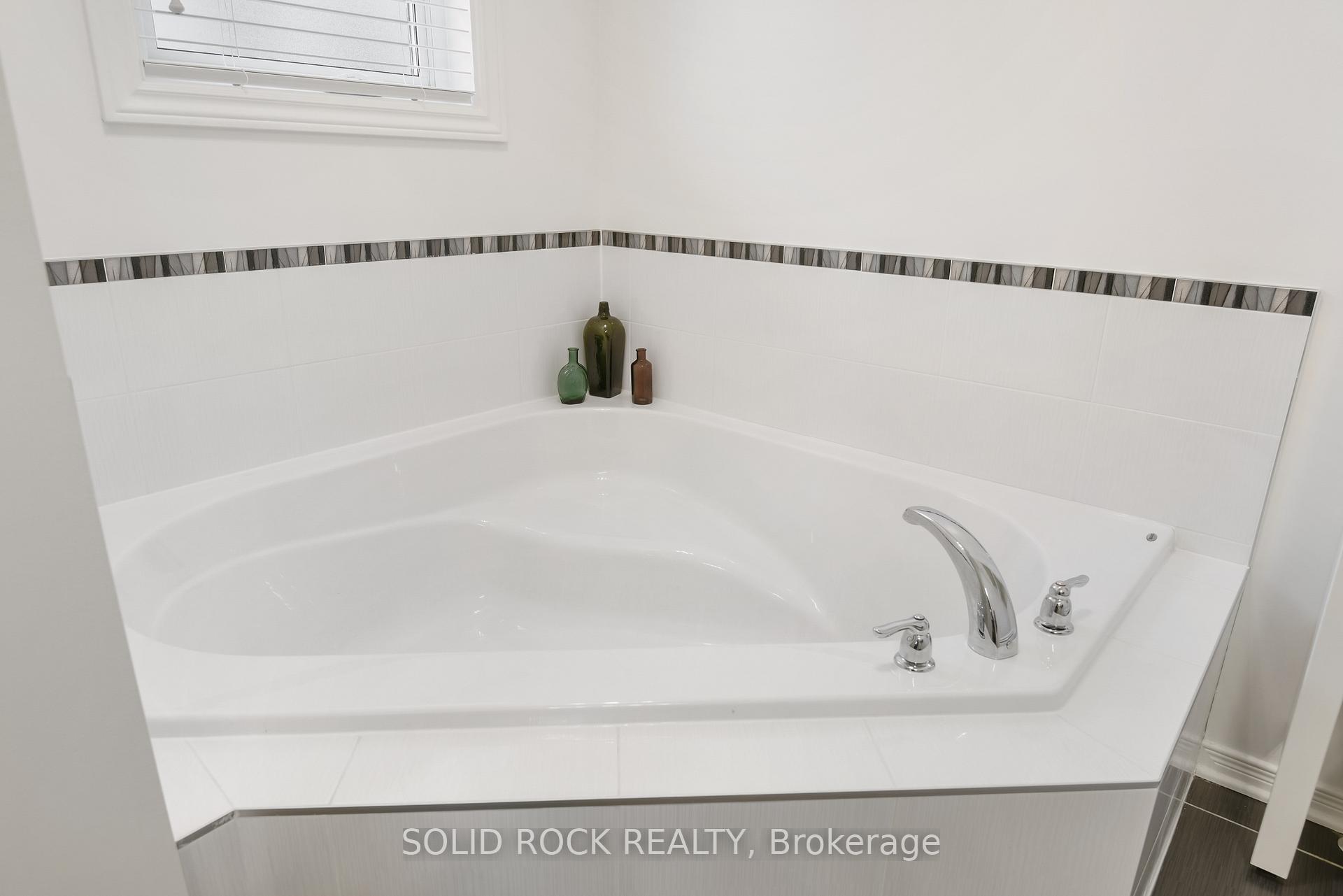 Photo 20 of 24 Moe Robillard Street, Arnprior — HOMEH