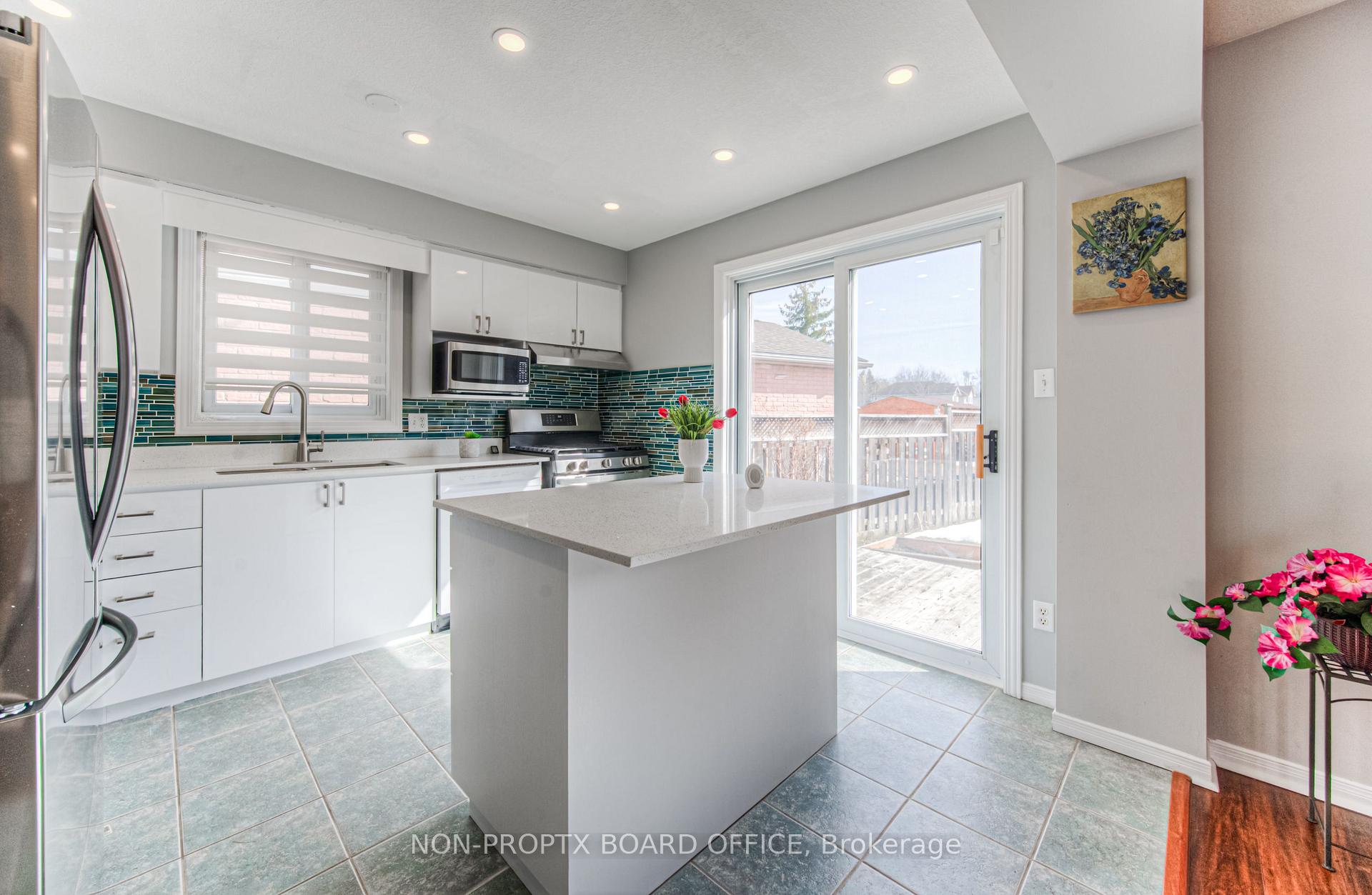 Photo 4 of 324 Havendale Crescent, Waterloo — HOMEH