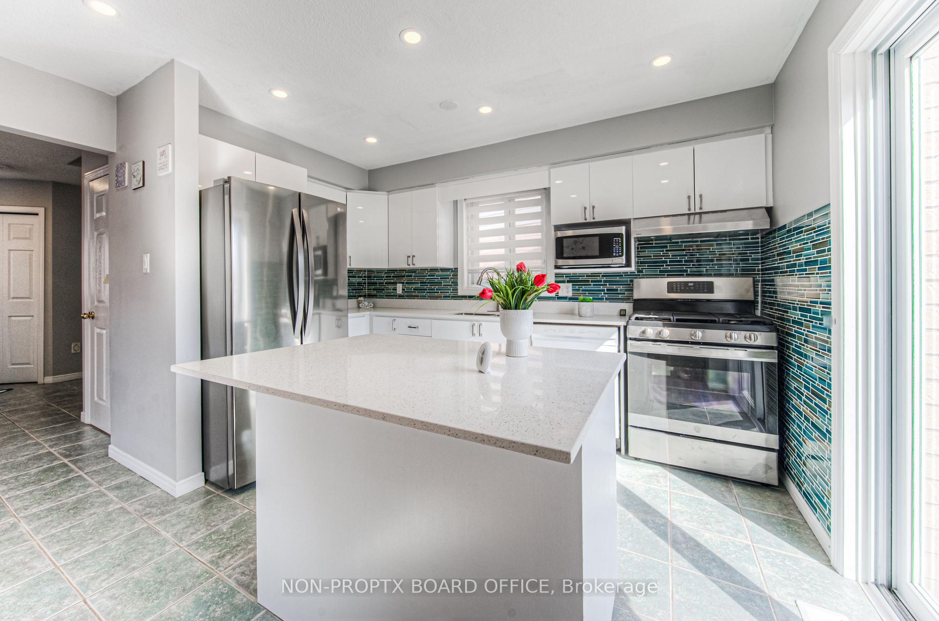 Photo 5 of 324 Havendale Crescent, Waterloo — HOMEH