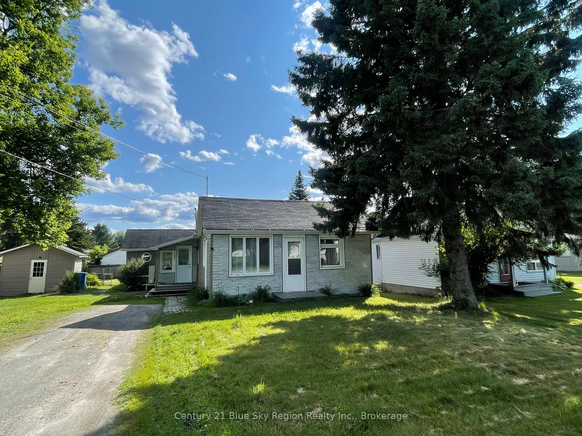 Photo 2 of 197 Ottawa Street, West Nipissing, Sturgeon Falls — HOMEH