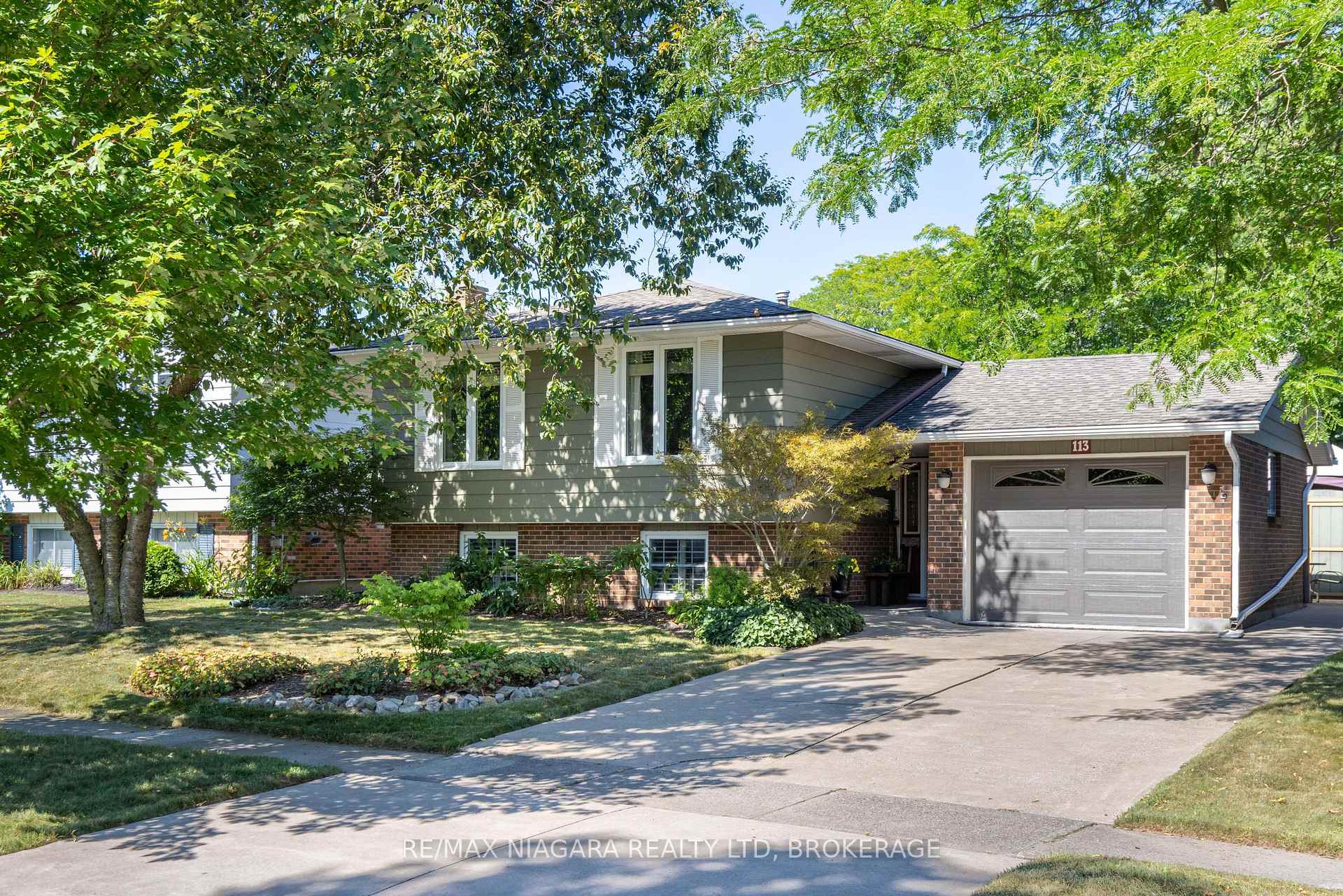 Photo 1 of 113 Royal Oak Drive, Welland, N. Welland — HOMEH
