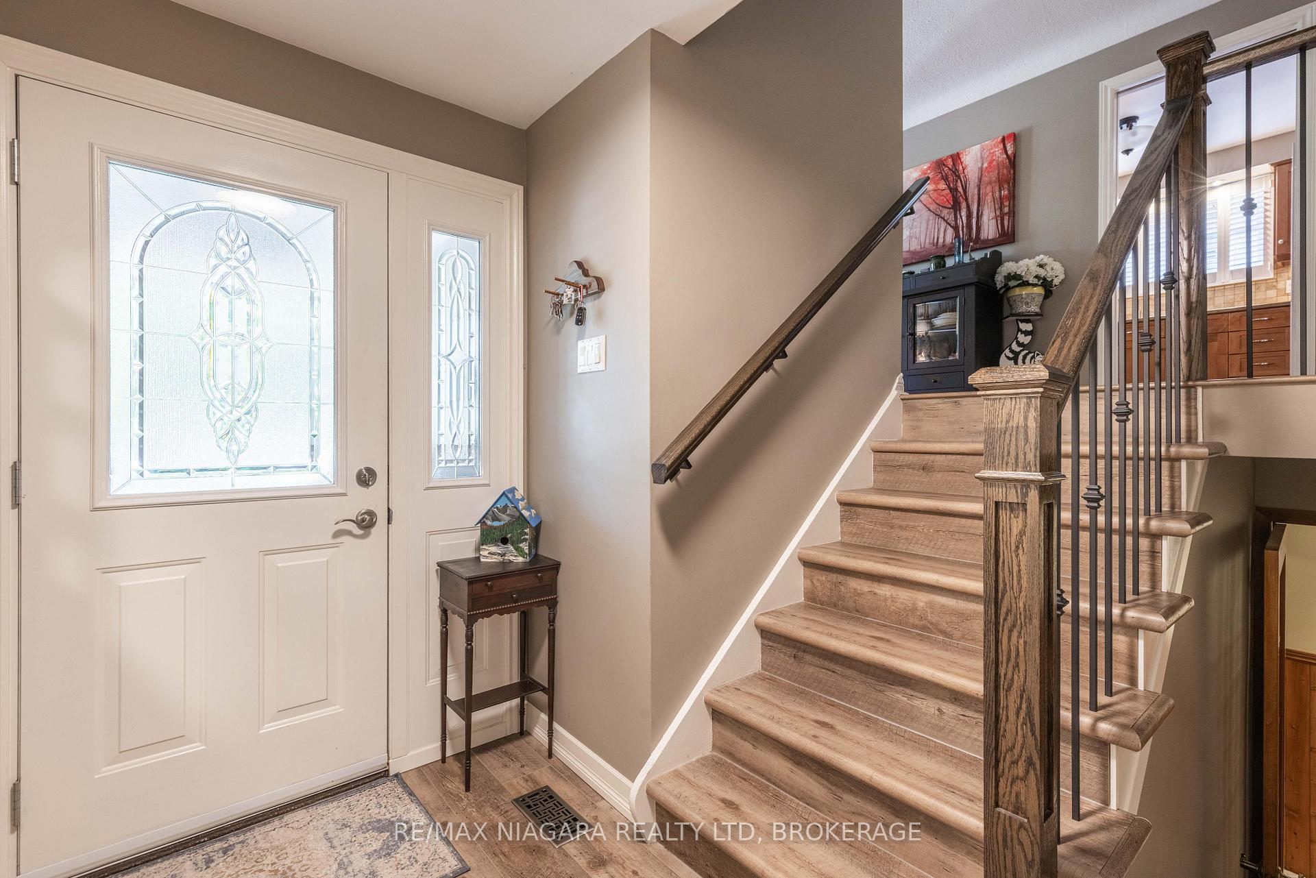 Photo 4 of 113 Royal Oak Drive, Welland, N. Welland — HOMEH