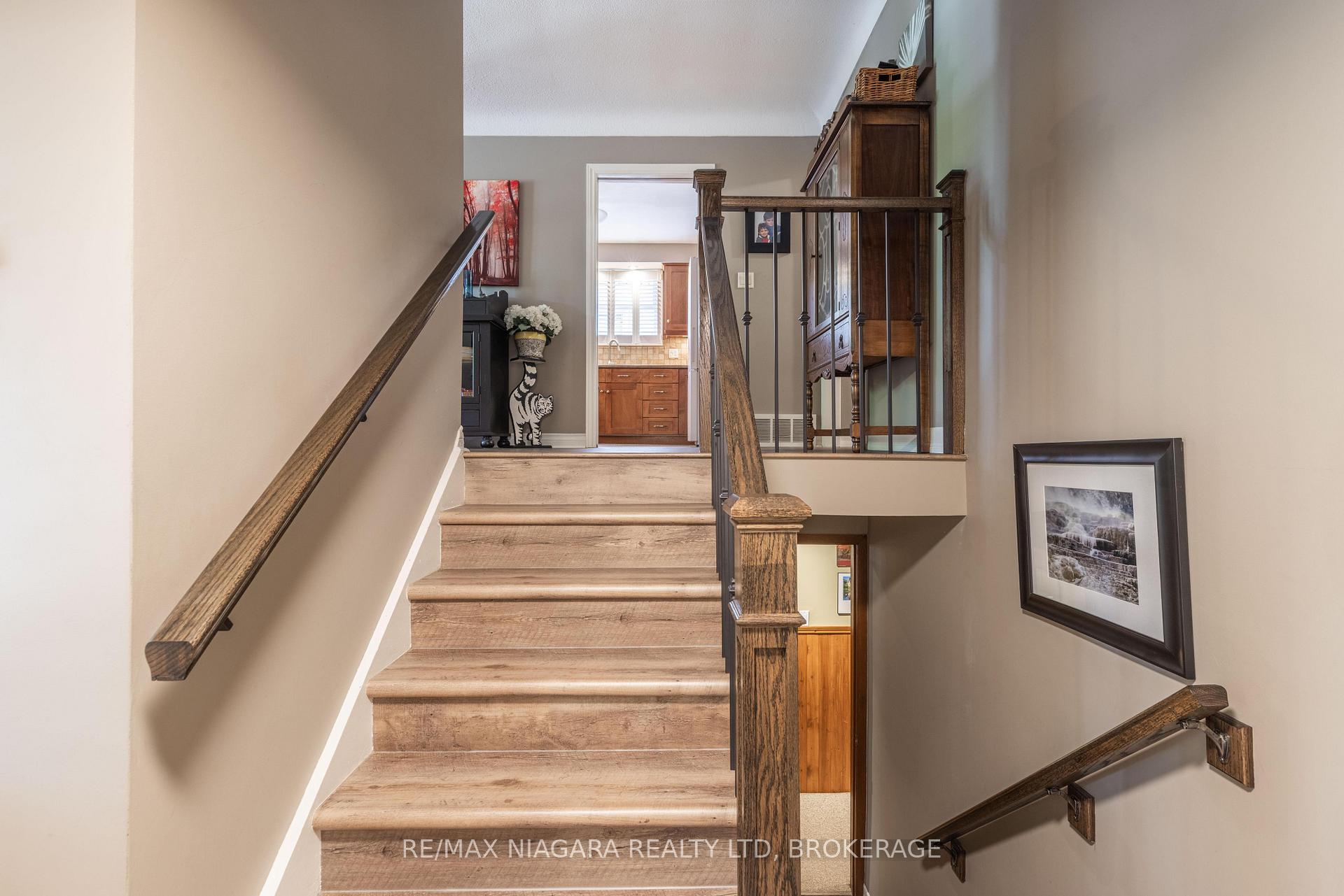 Photo 5 of 113 Royal Oak Drive, Welland, N. Welland — HOMEH