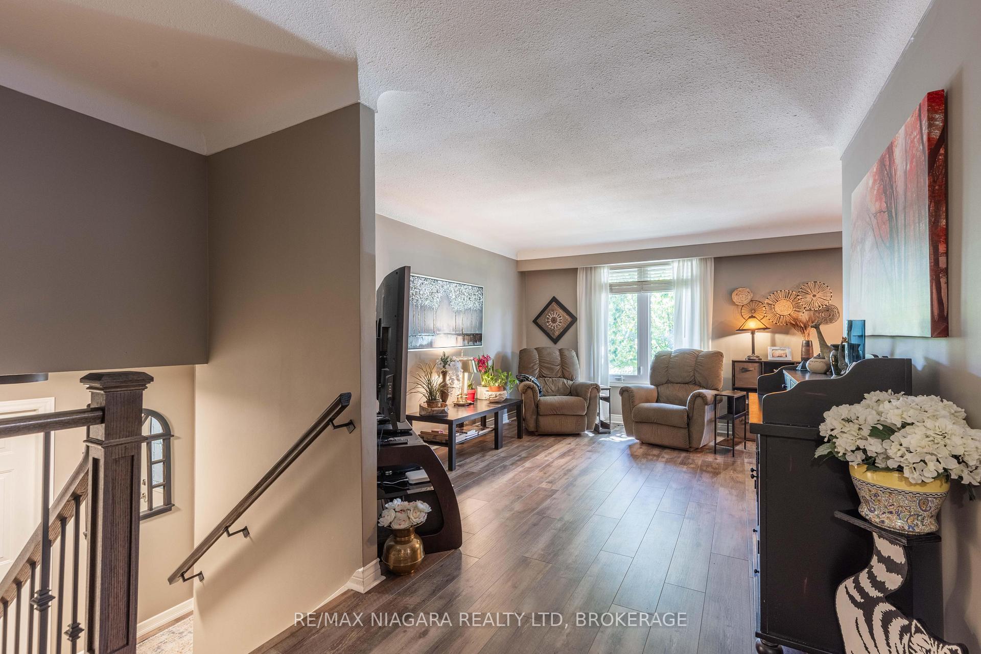 Photo 6 of 113 Royal Oak Drive, Welland, N. Welland — HOMEH