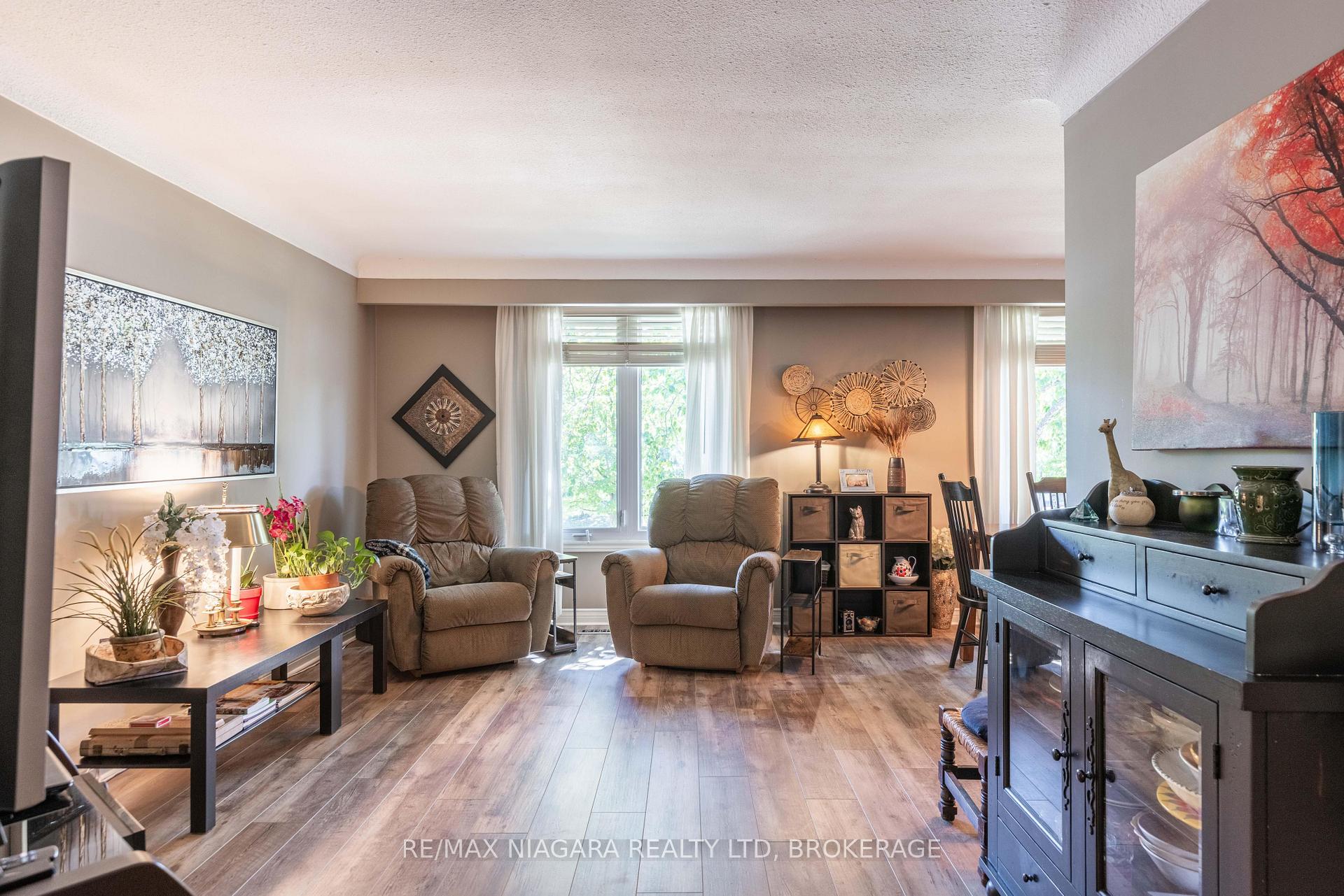Photo 7 of 113 Royal Oak Drive, Welland, N. Welland — HOMEH