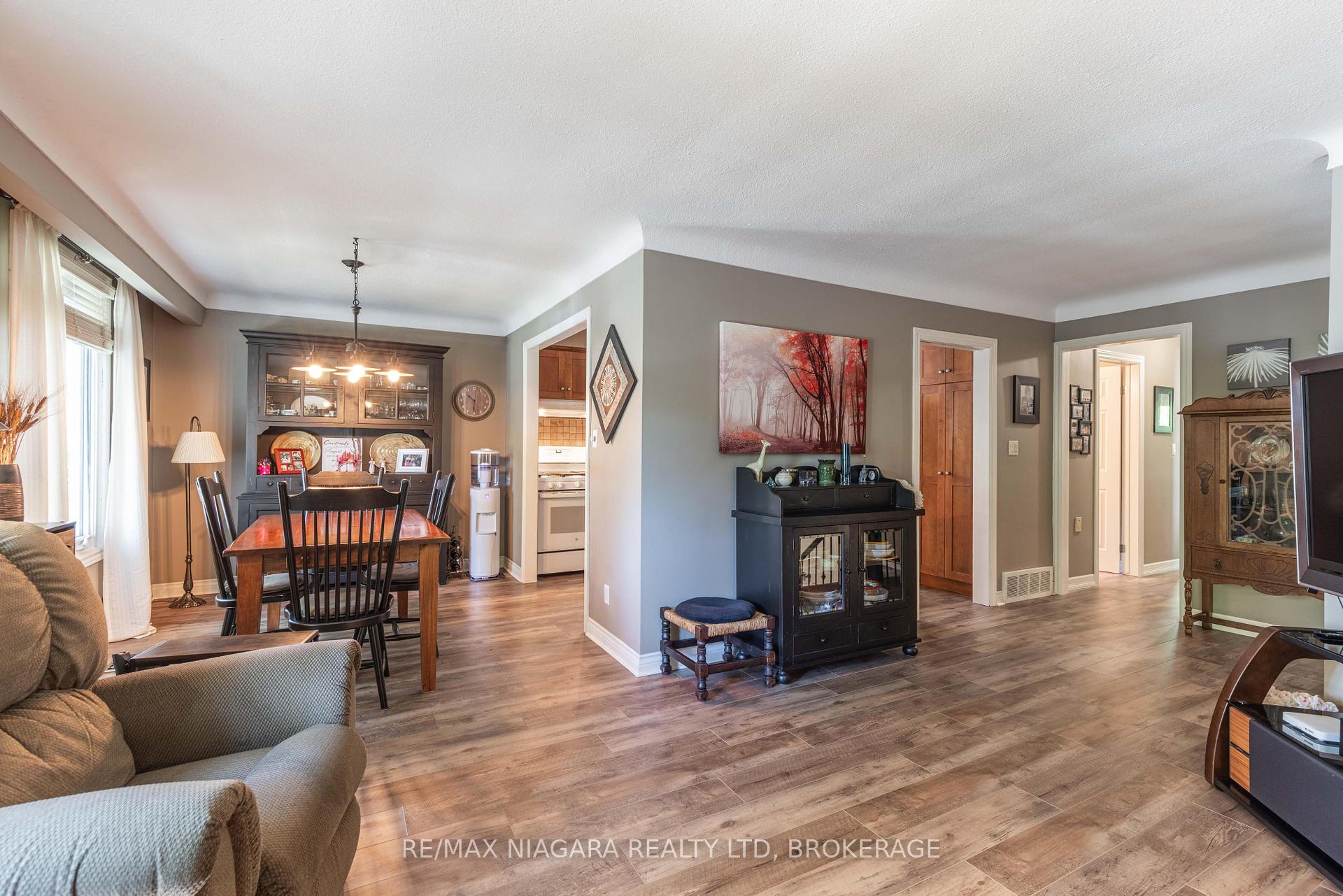 Photo 8 of 113 Royal Oak Drive, Welland, N. Welland — HOMEH