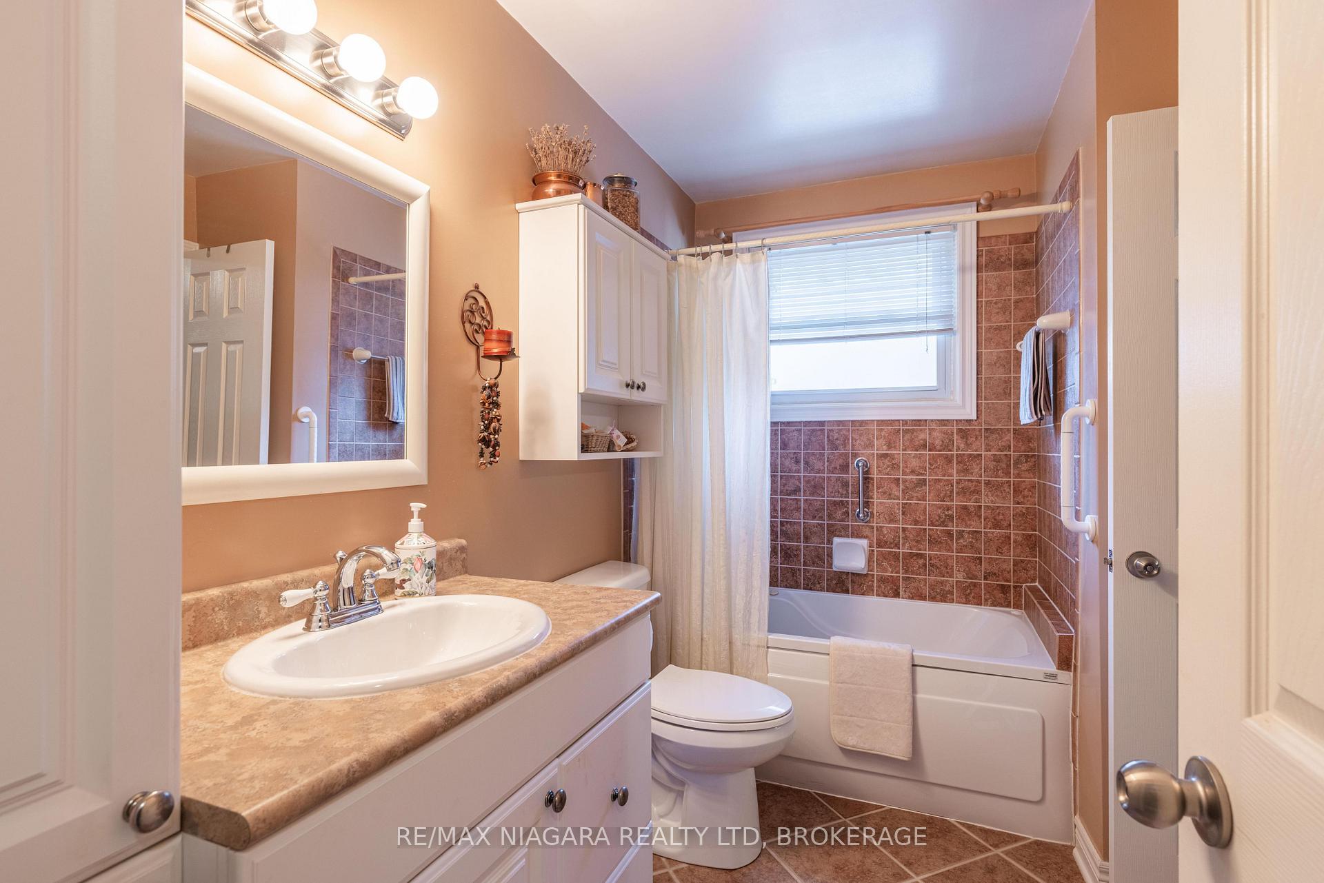 Photo 14 of 113 Royal Oak Drive, Welland, N. Welland — HOMEH