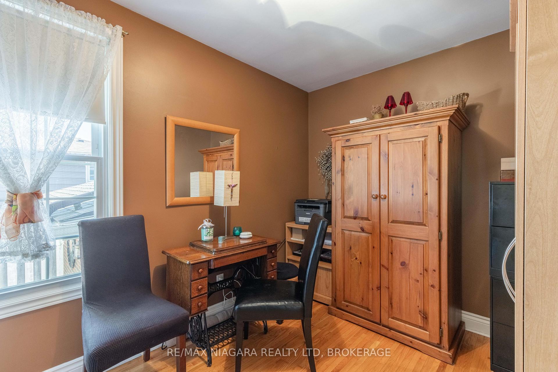 Photo 16 of 113 Royal Oak Drive, Welland, N. Welland — HOMEH