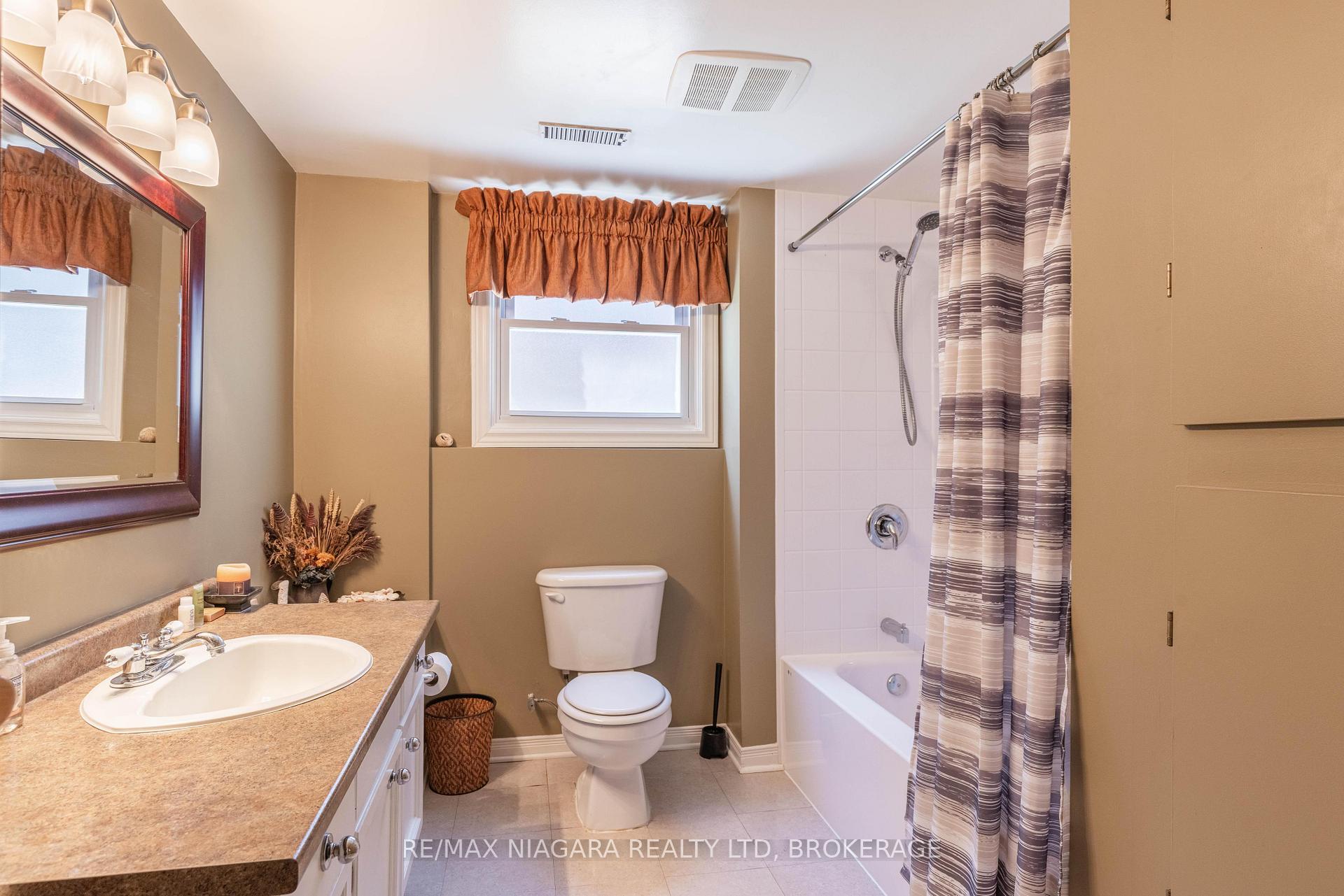Photo 22 of 113 Royal Oak Drive, Welland, N. Welland — HOMEH
