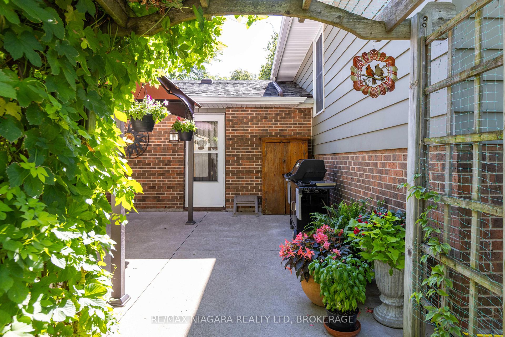 Photo 29 of 113 Royal Oak Drive, Welland, N. Welland — HOMEH