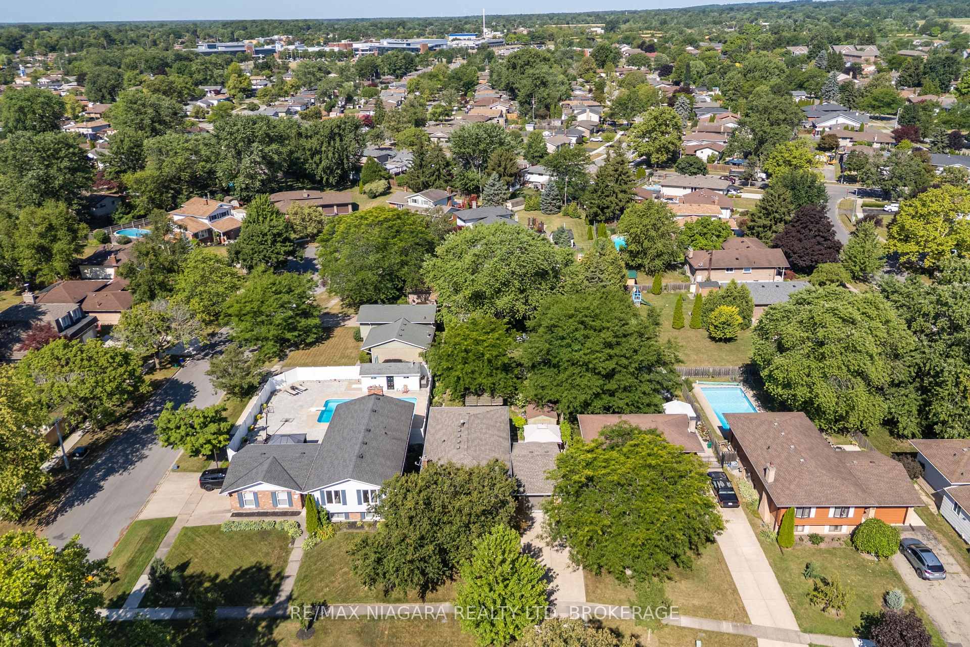 Photo 32 of 113 Royal Oak Drive, Welland, N. Welland — HOMEH