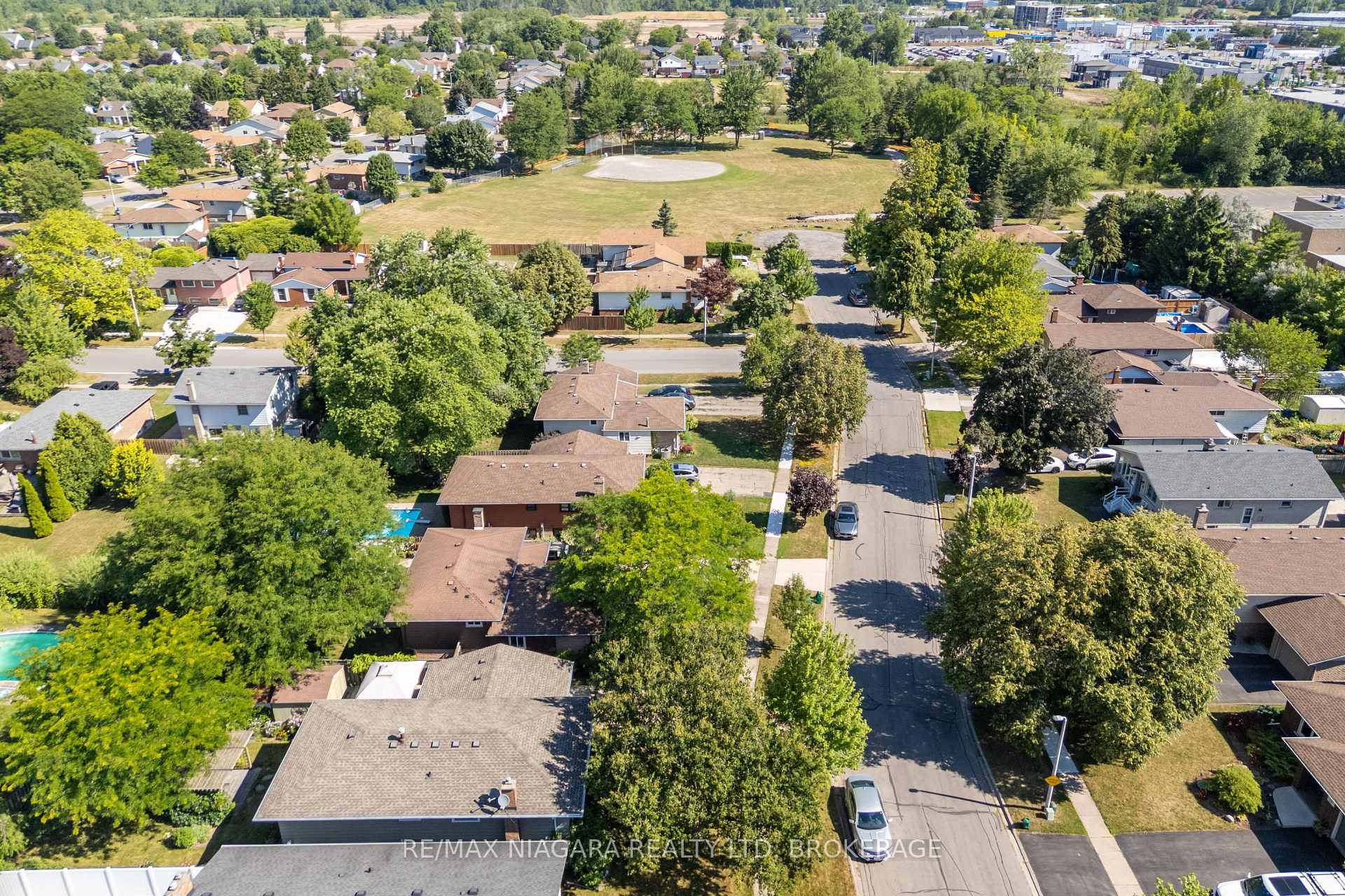 Photo 33 of 113 Royal Oak Drive, Welland, N. Welland — HOMEH