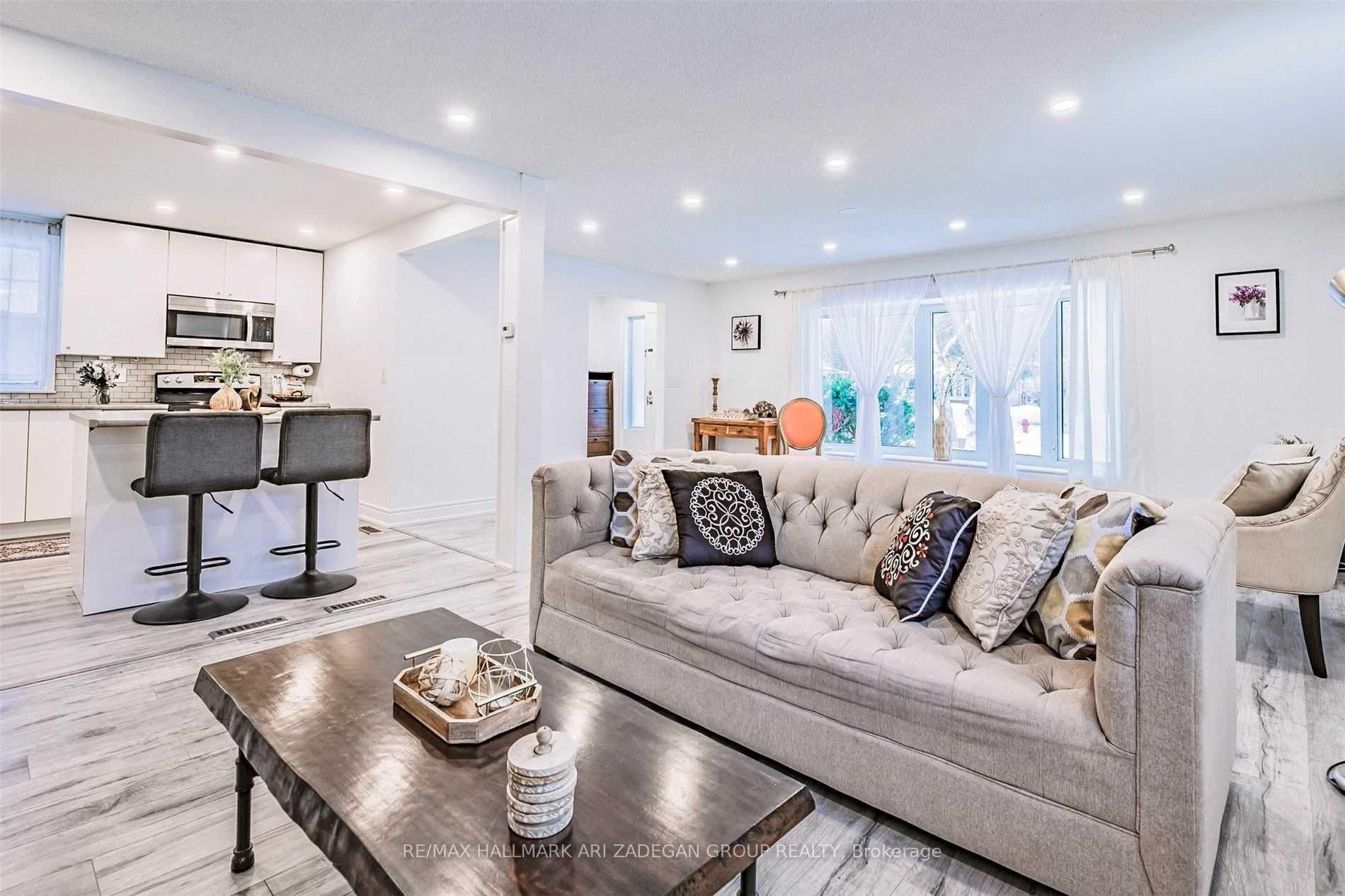Photo 2 of Unit Main, 133 Orchard Heights Boulevard, Aurora, Aurora Heights — HOMEH