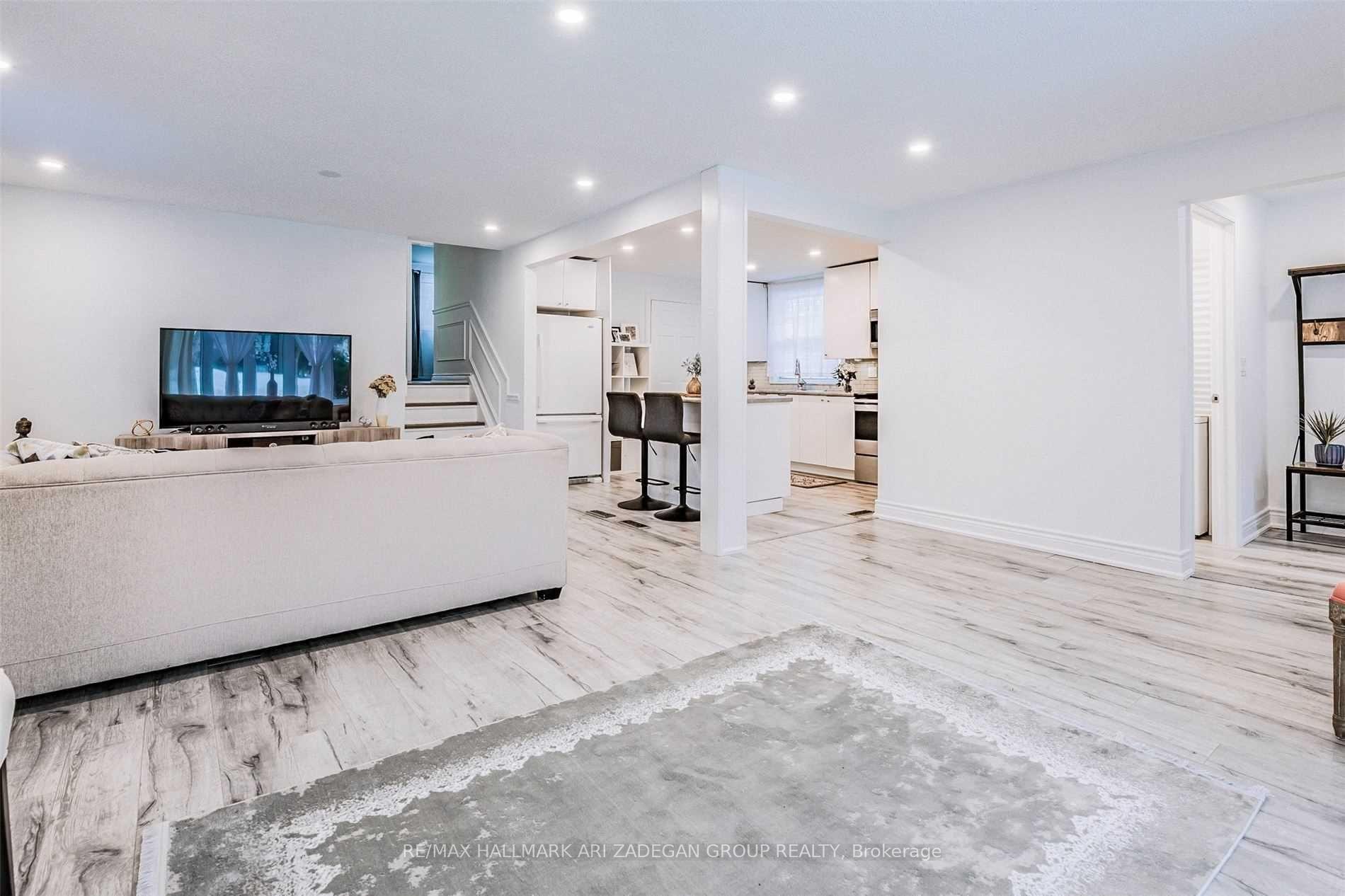 Photo 5 of Unit Main, 133 Orchard Heights Boulevard, Aurora, Aurora Heights — HOMEH