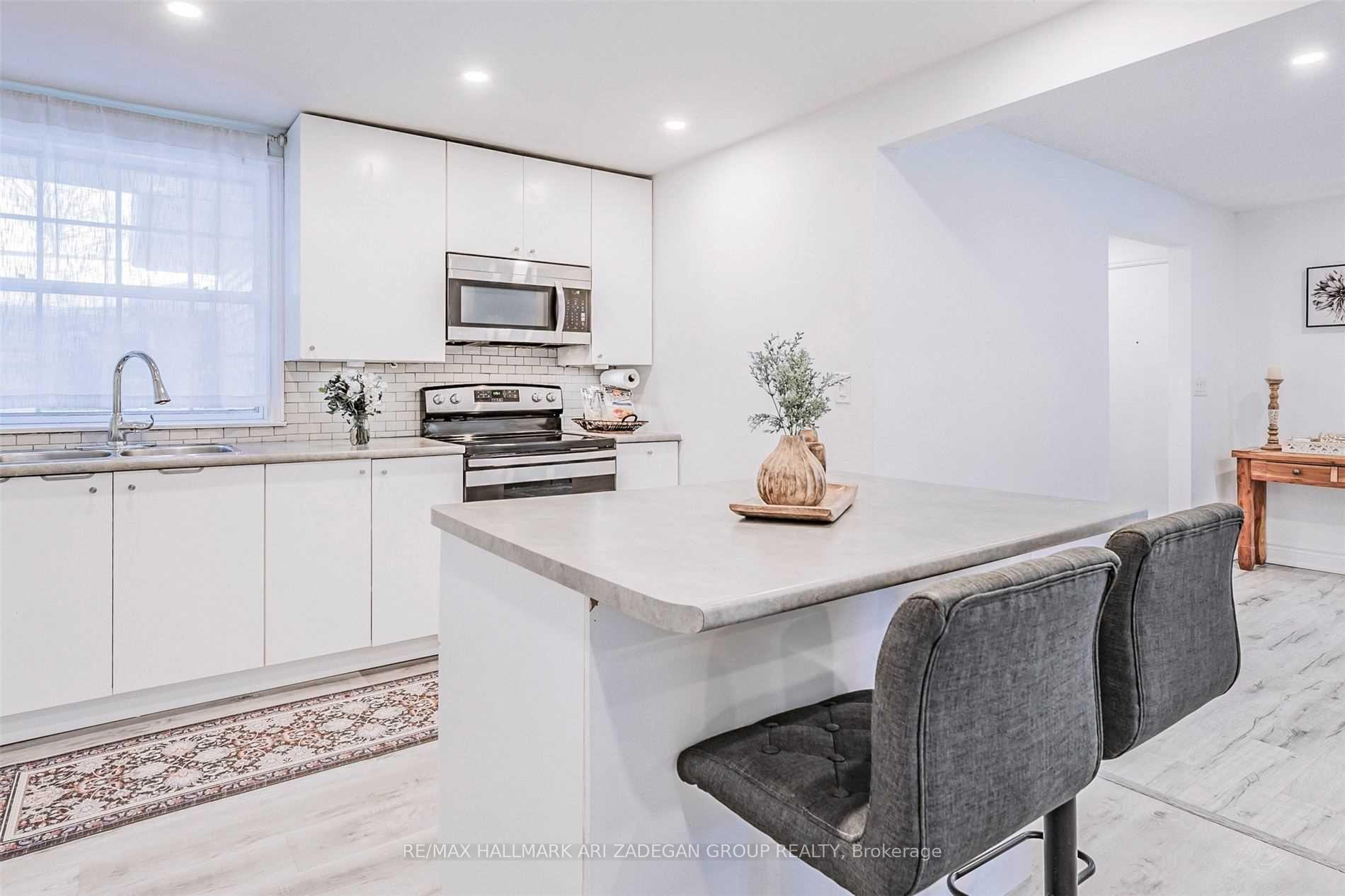 Photo 6 of Unit Main, 133 Orchard Heights Boulevard, Aurora, Aurora Heights — HOMEH