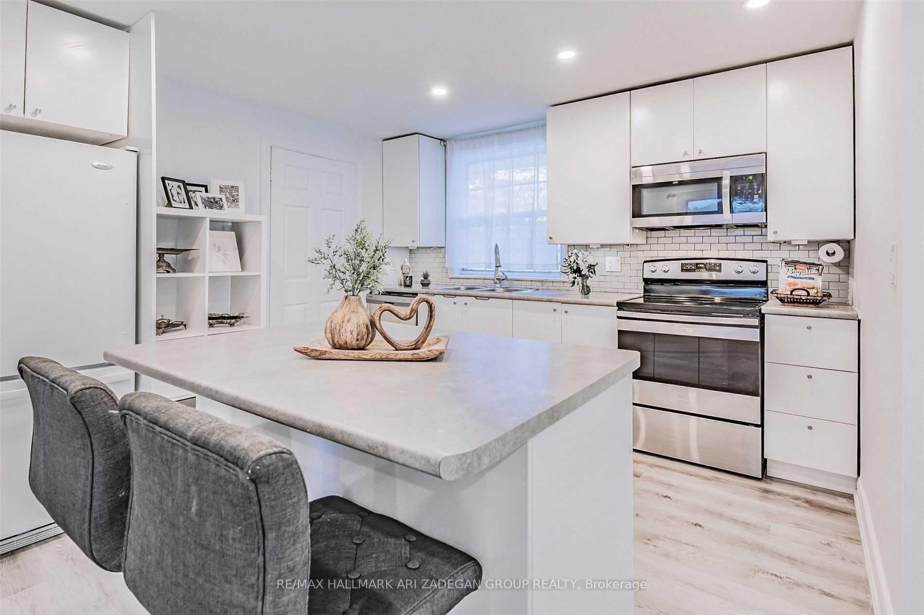 Photo 7 of Unit Main, 133 Orchard Heights Boulevard, Aurora, Aurora Heights — HOMEH