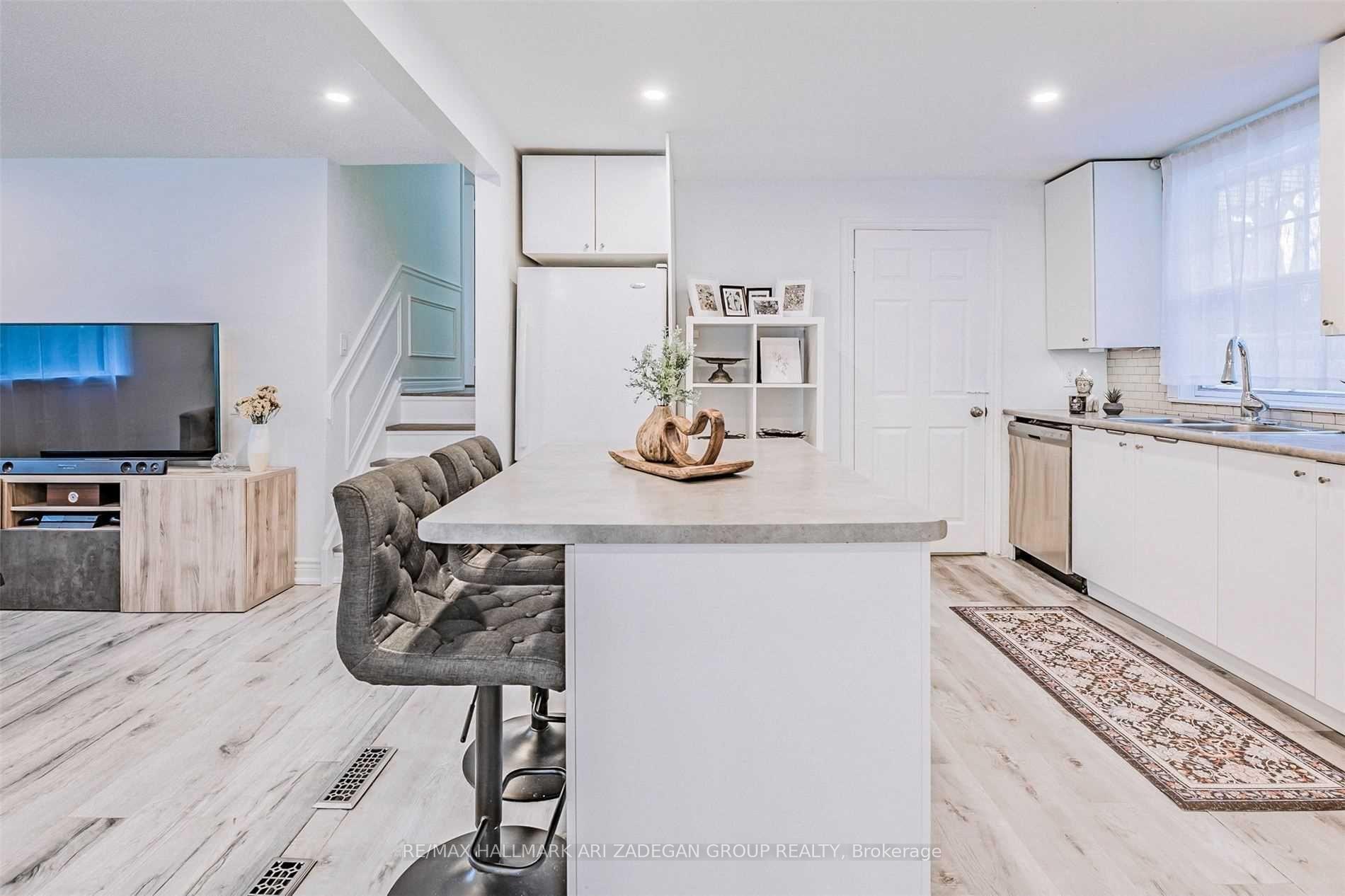 Photo 9 of Unit Main, 133 Orchard Heights Boulevard, Aurora, Aurora Heights — HOMEH