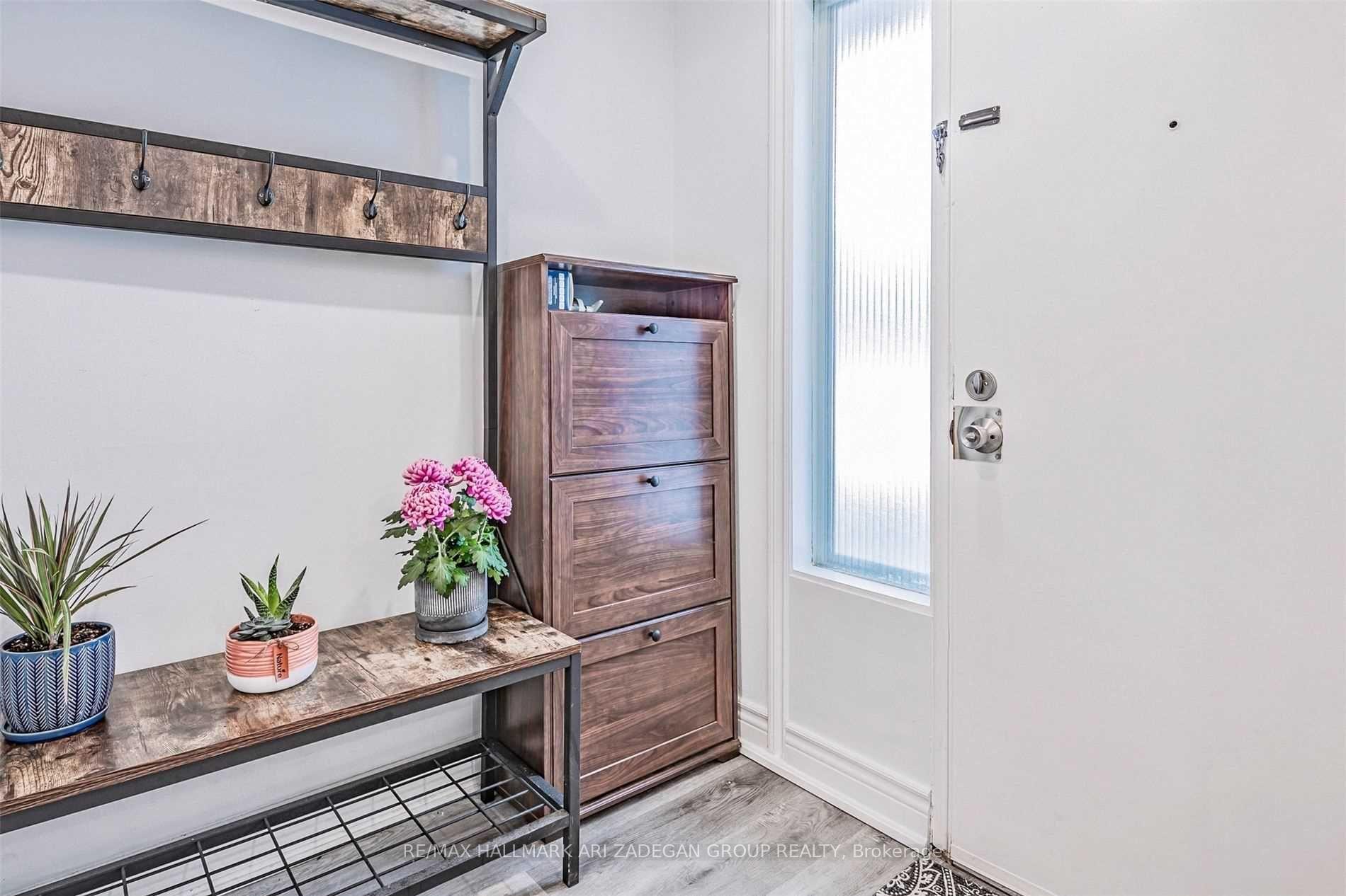 Photo 10 of Unit Main, 133 Orchard Heights Boulevard, Aurora, Aurora Heights — HOMEH
