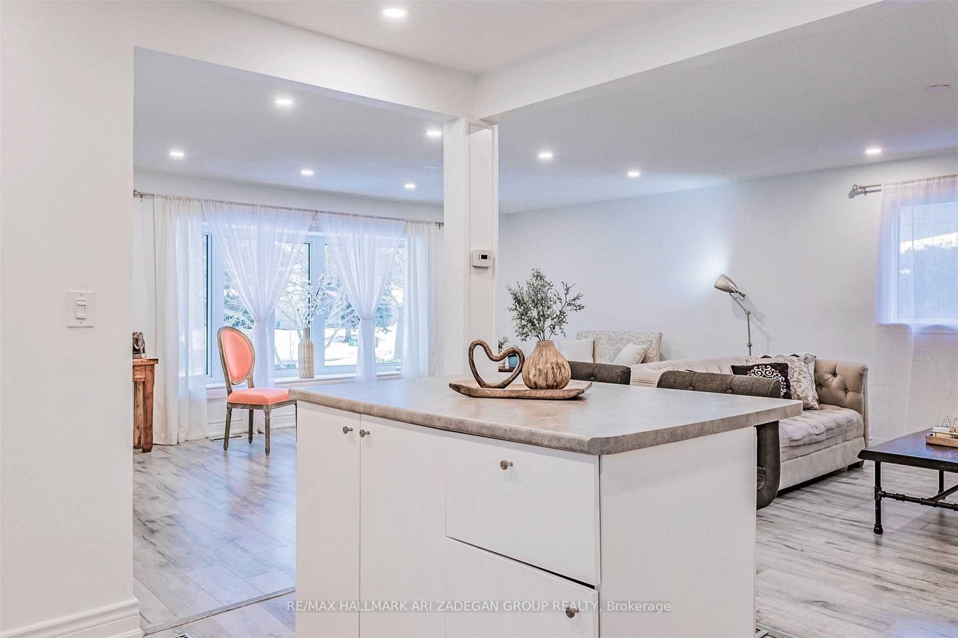 Photo 11 of Unit Main, 133 Orchard Heights Boulevard, Aurora, Aurora Heights — HOMEH