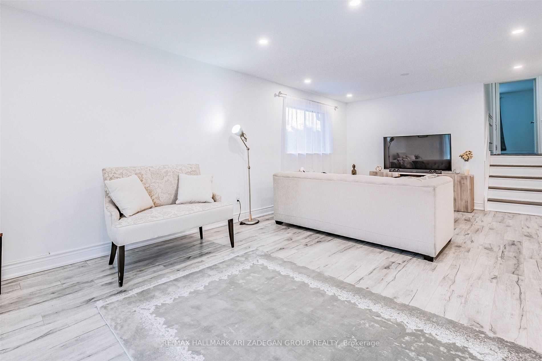 Photo 14 of Unit Main, 133 Orchard Heights Boulevard, Aurora, Aurora Heights — HOMEH