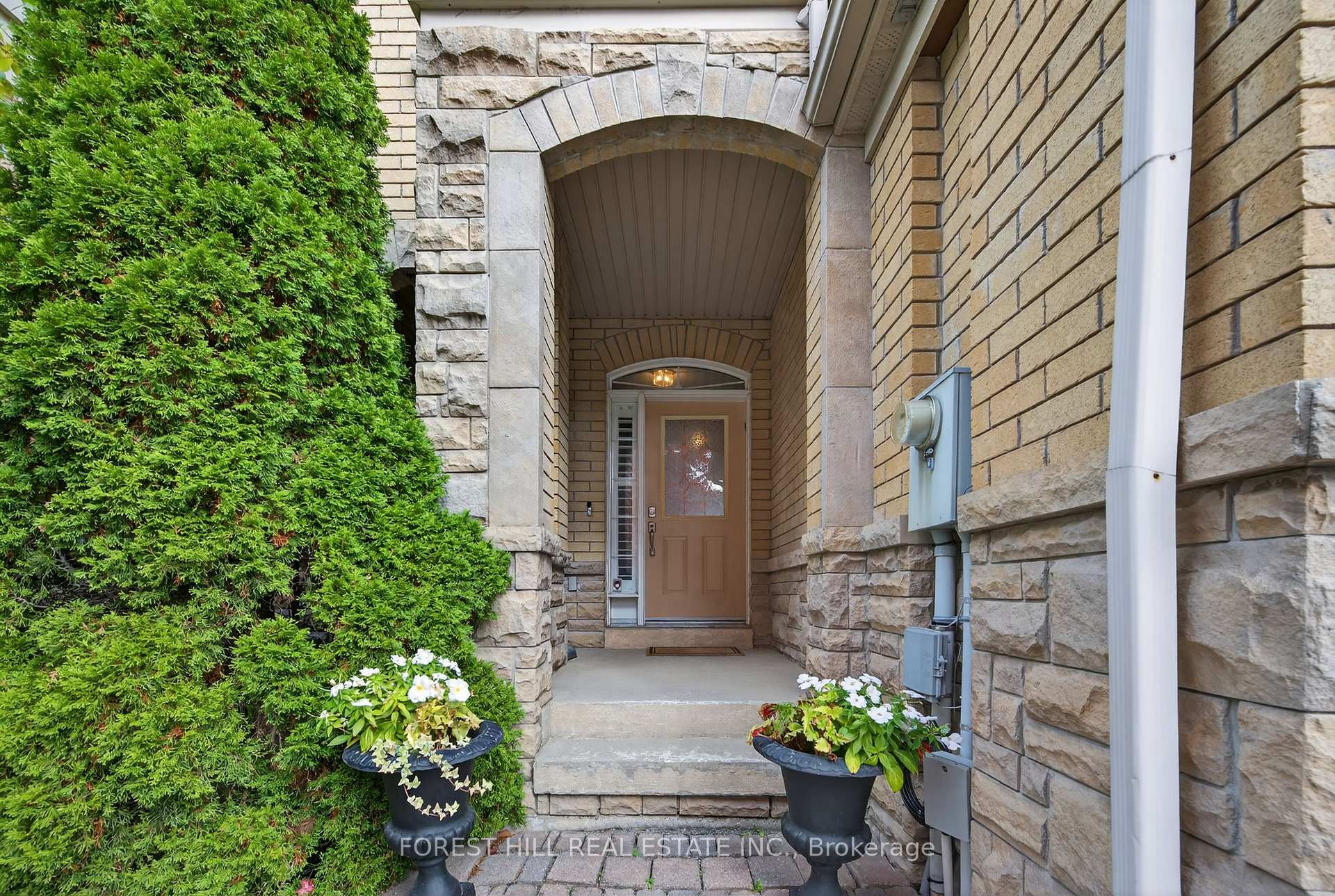 Photo 2 of 8 Mosswood Road, Vaughan, Patterson — HOMEH