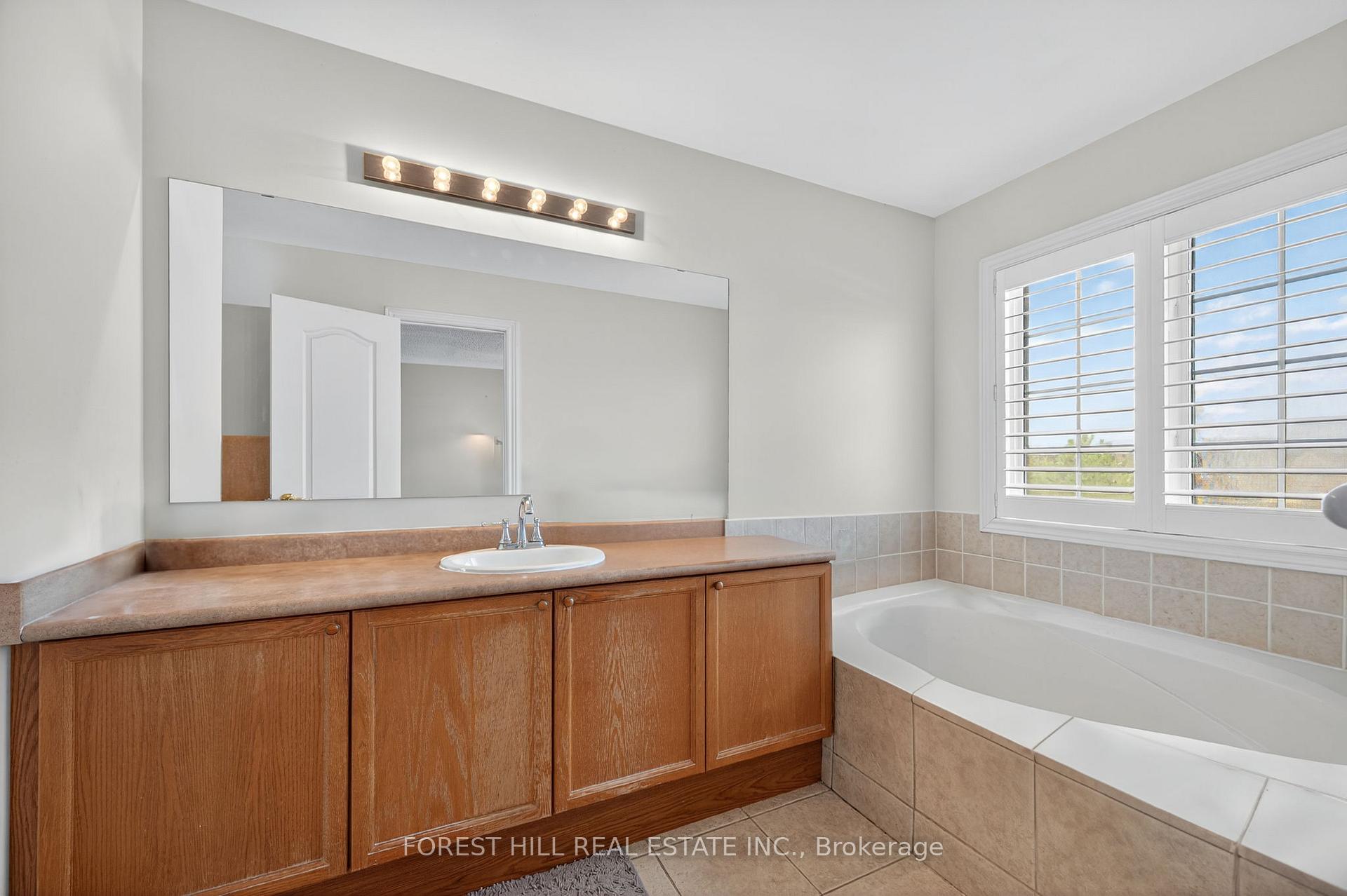 Photo 13 of 8 Mosswood Road, Vaughan, Patterson — HOMEH