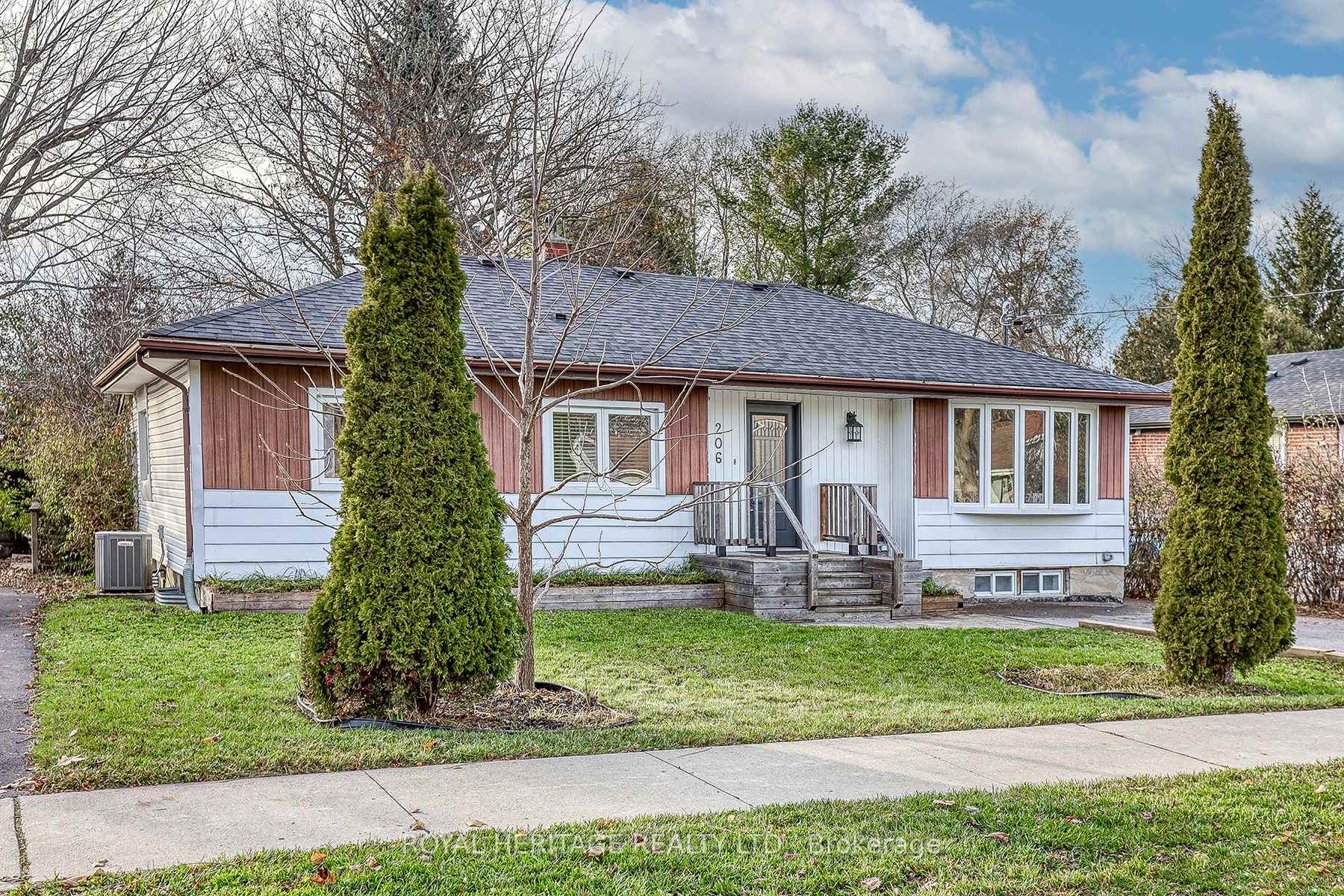 Photo 2 of 206 Craydon Road, Whitby, Downtown Whitby — HOMEH