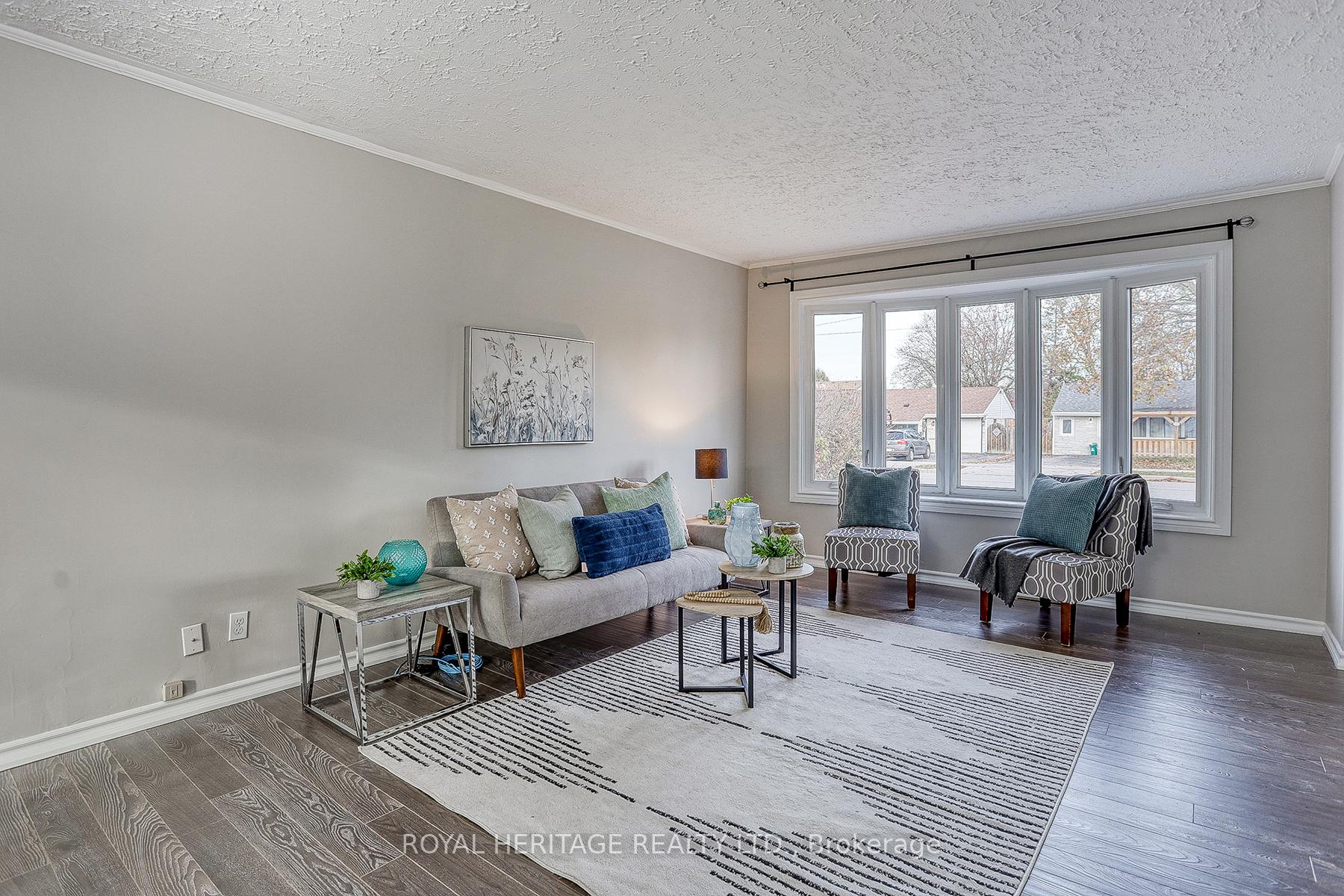 Photo 6 of 206 Craydon Road, Whitby, Downtown Whitby — HOMEH