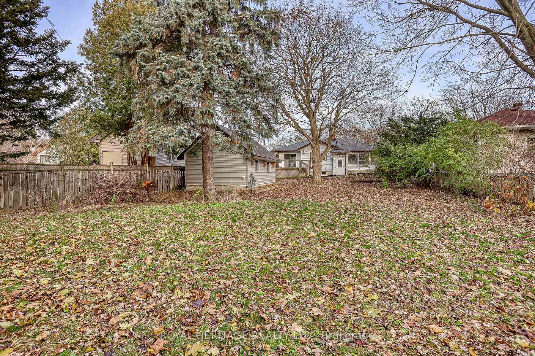 Photo 24 of 206 Craydon Road, Whitby, Downtown Whitby — HOMEH