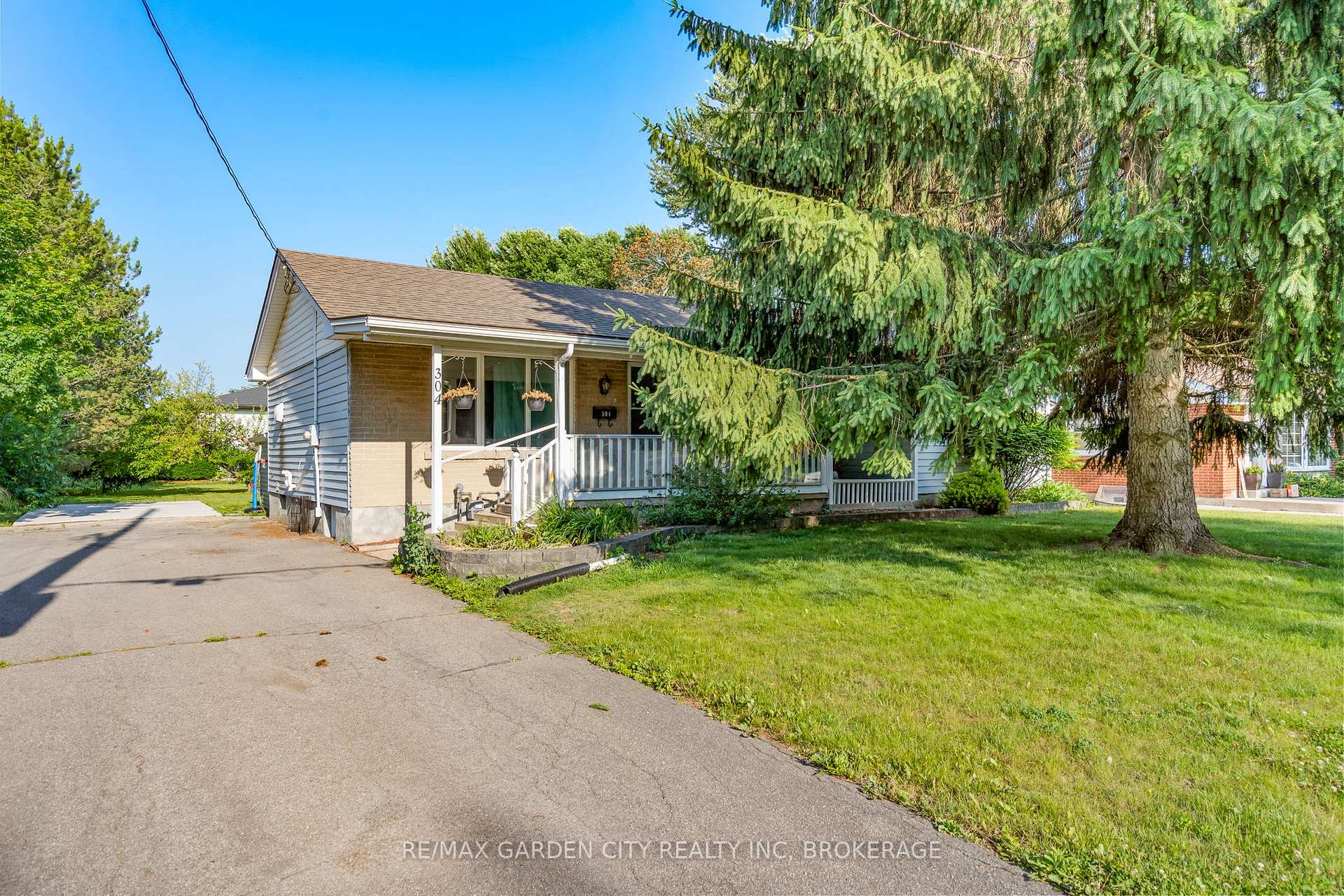 Photo 1 of 304 First Avenue, Welland, N. Welland — HOMEH